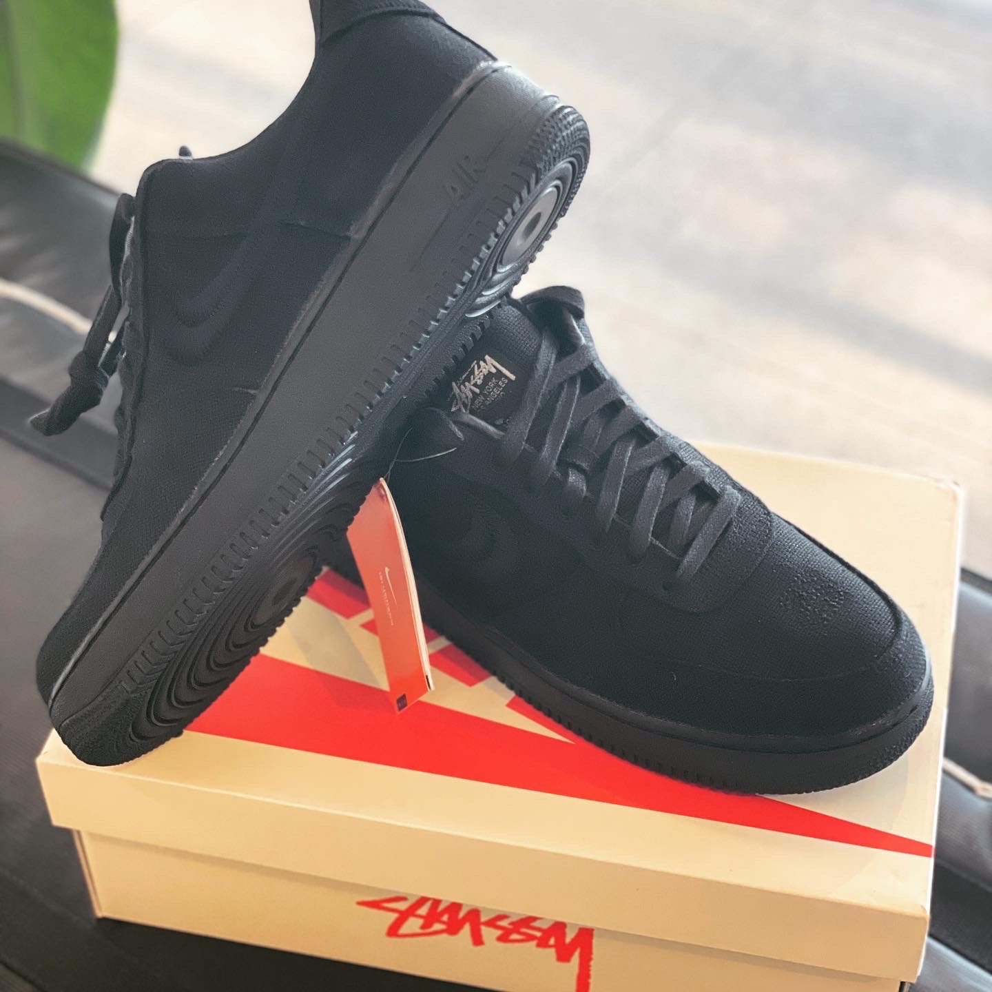 Nike x Stussy Air Force 1 Low Triple Black 착용 스타일 - 1