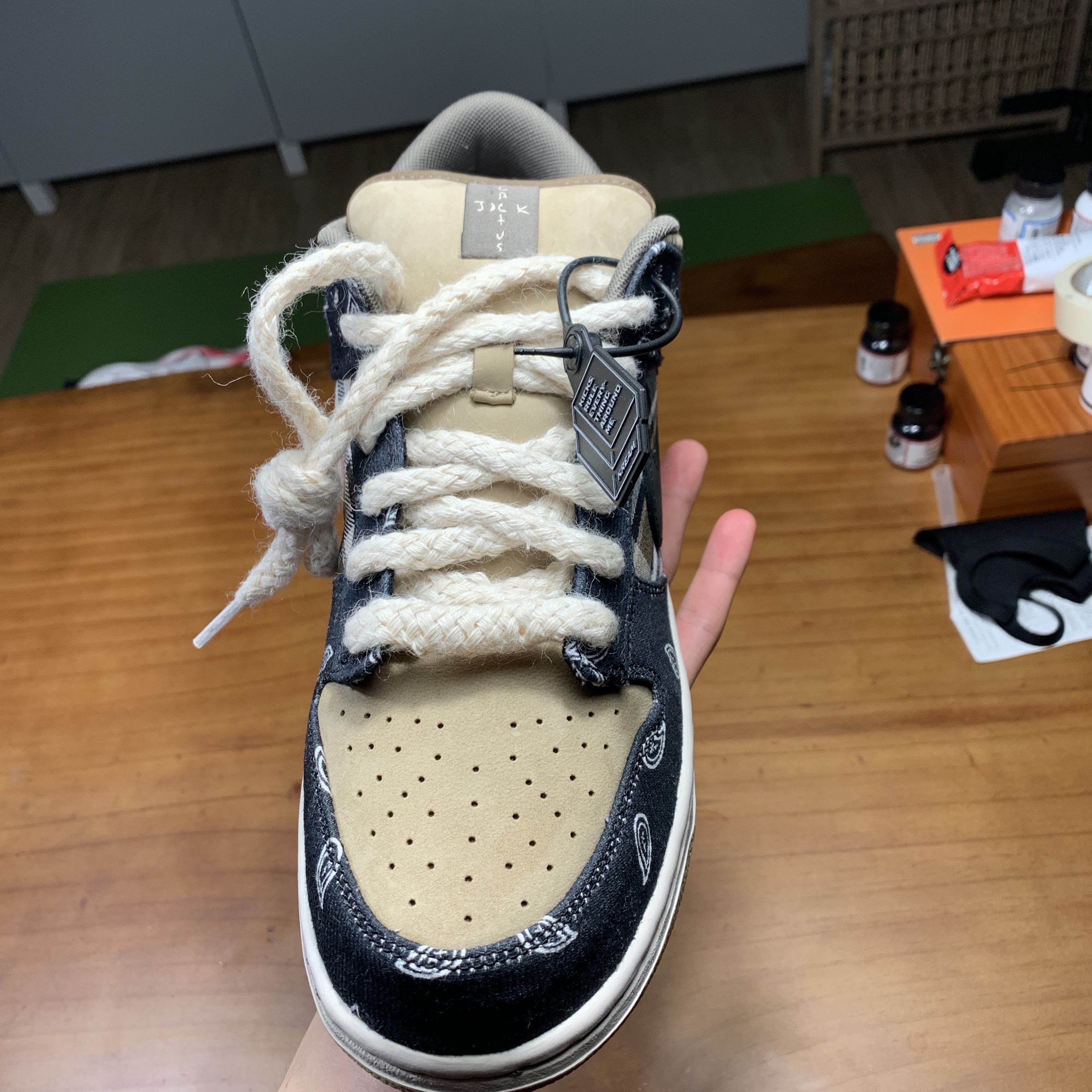 Nike x Travis Scott SB Dunk Low, Jordan 1 x J Balvin Retro High OG 착용 스타일 - 2