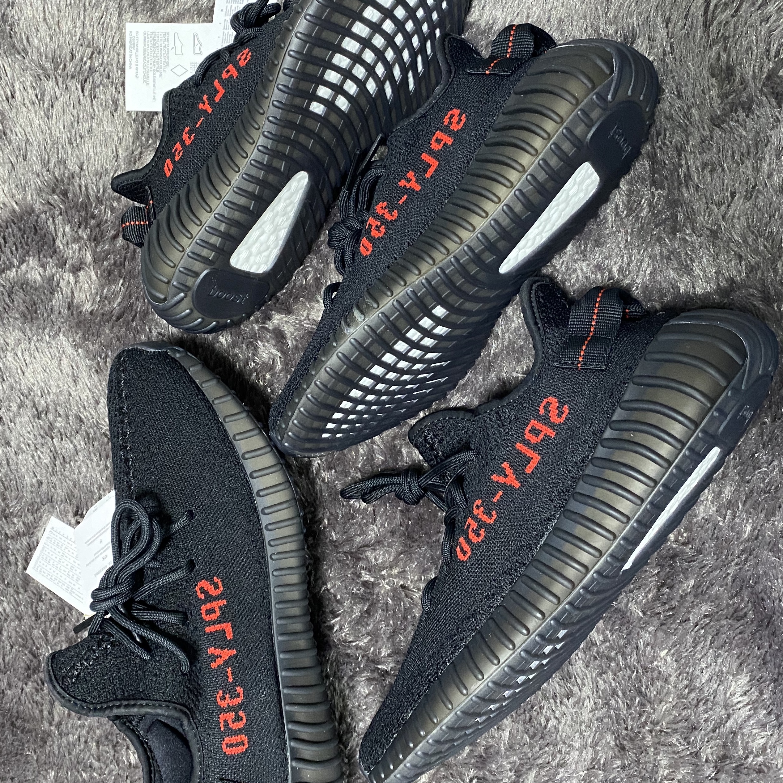Adidas Yeezy Boost 350 V2 Black Red 2020 착용 스타일