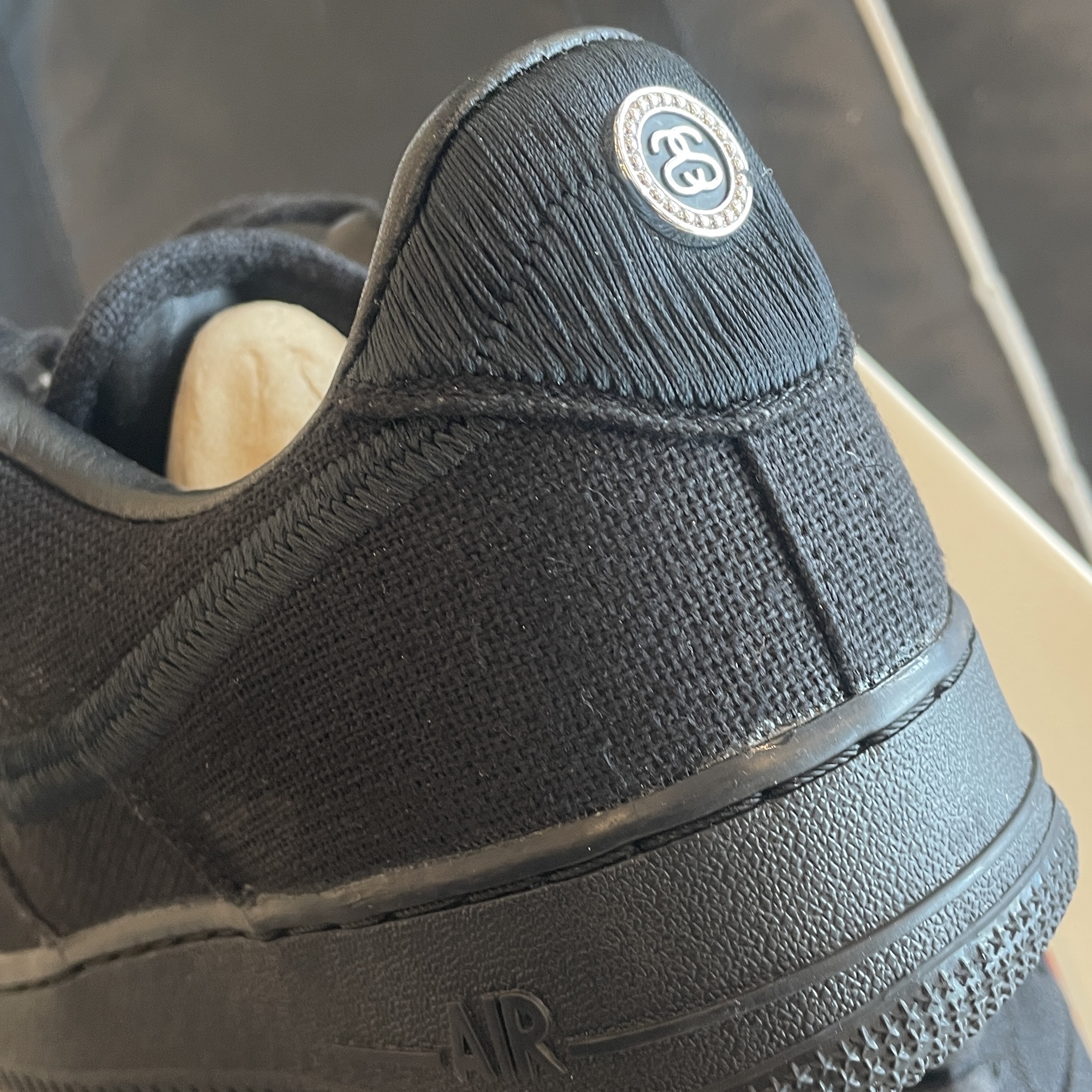 Nike x Stussy Air Force 1 Low Triple Black 착용 스타일 - 2