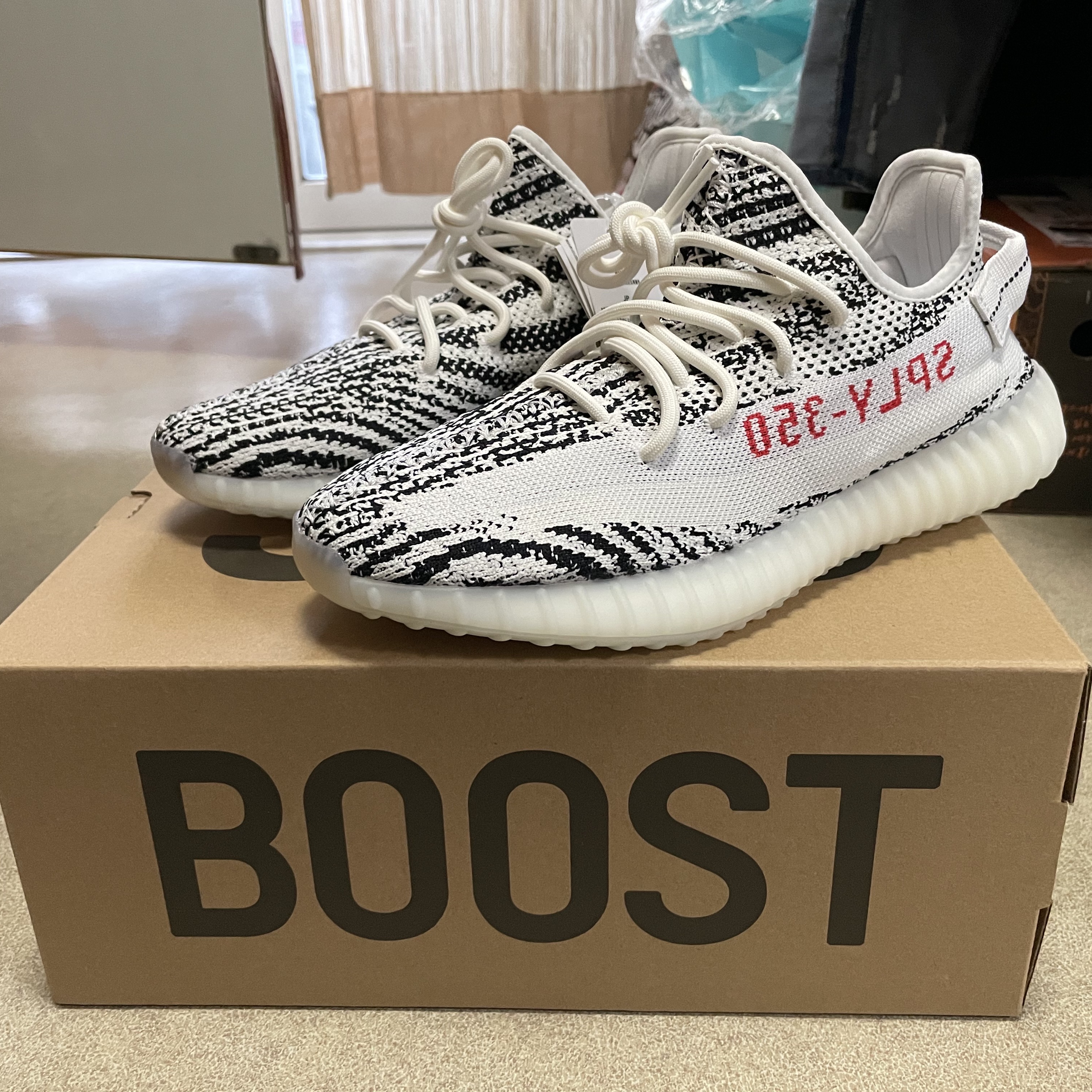 Adidas Yeezy Boost 350 V2 Zebra 2017/2019/2020 착용 스타일 - 2
