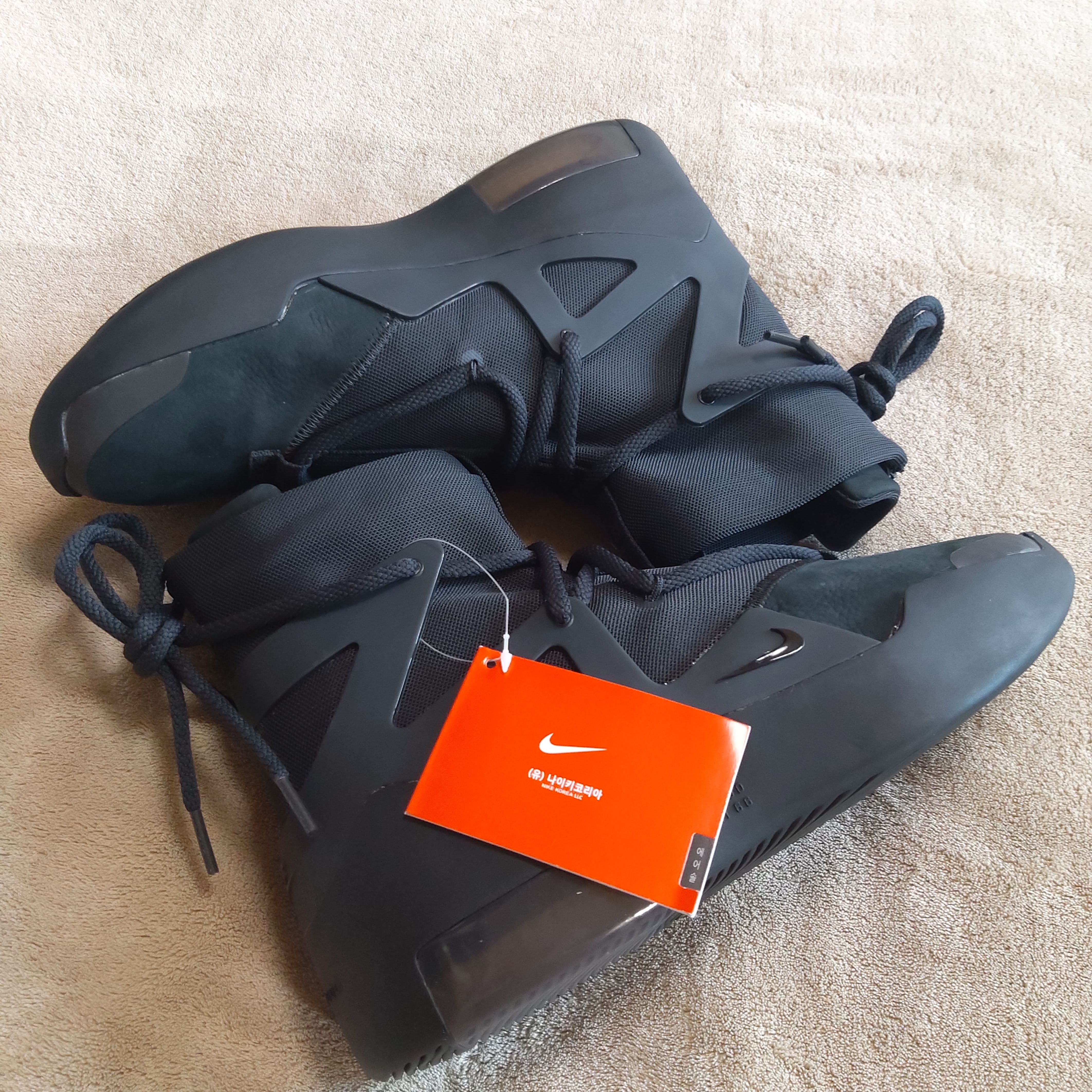 Nike x Fear of God Air Fear of God 1 Triple Black 착용 스타일