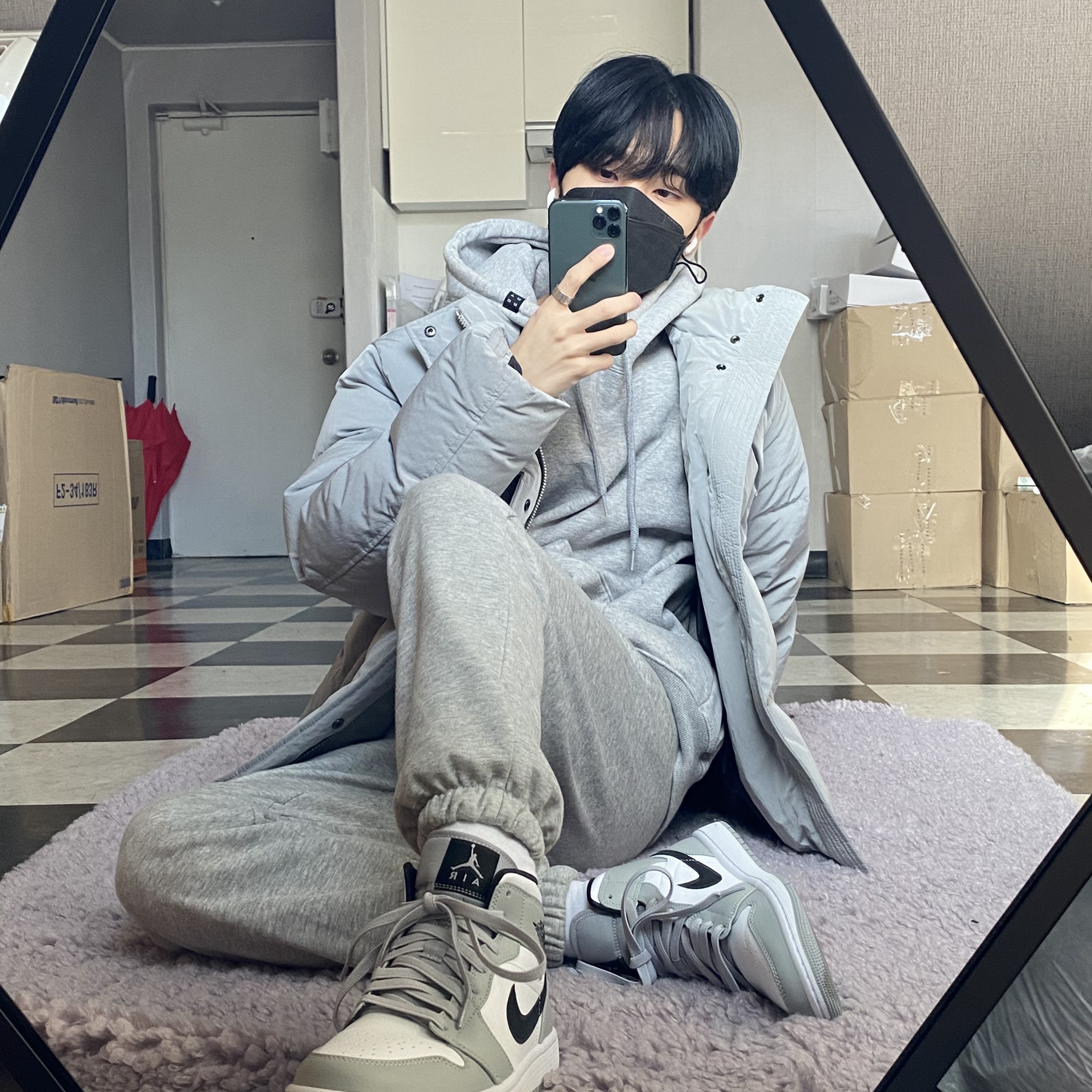 Jordan 1 Mid Light Smoke Grey 착용 스타일 - 2