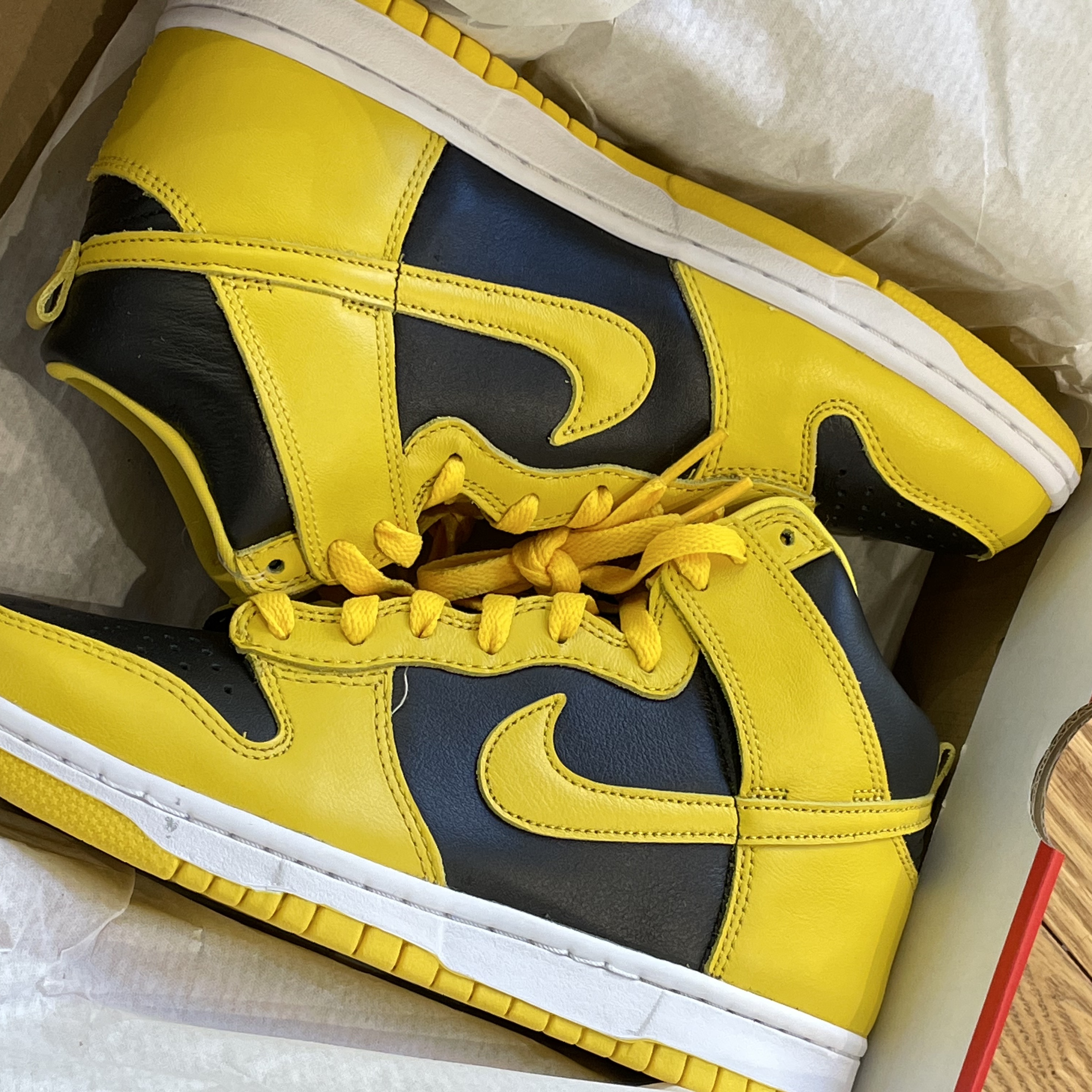 Nike Dunk High SP Varsity Maize 착용 스타일