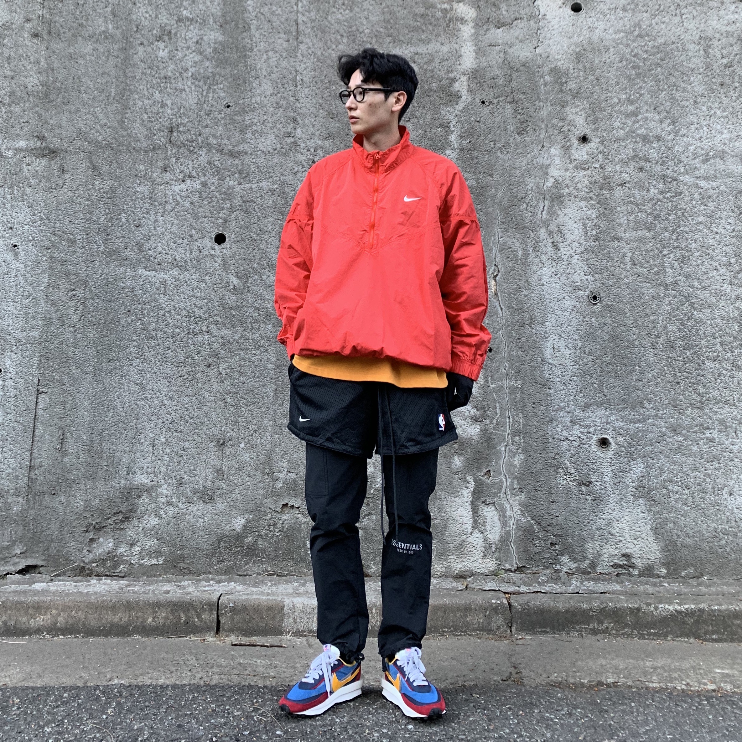 Nike x Sacai LDWaffle Blue Multi, Nike x Stussy Windrunner Jacket Habanero Red 착용 스타일 - 1