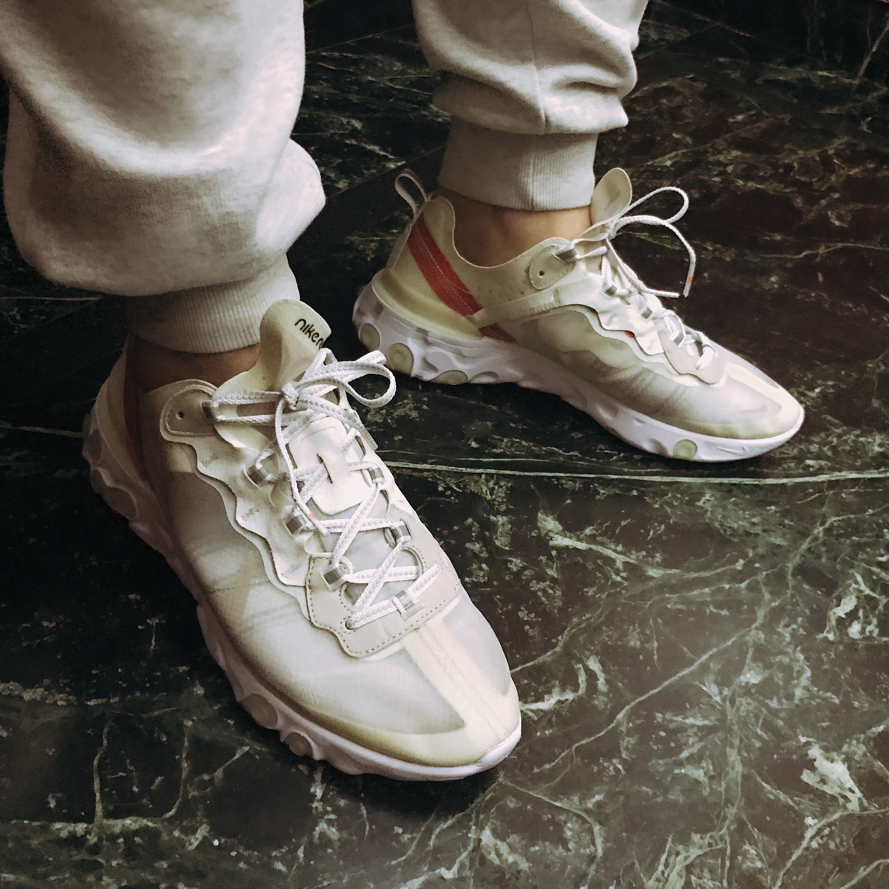 Nike React Element 87 Sail Light Bone 착용 스타일