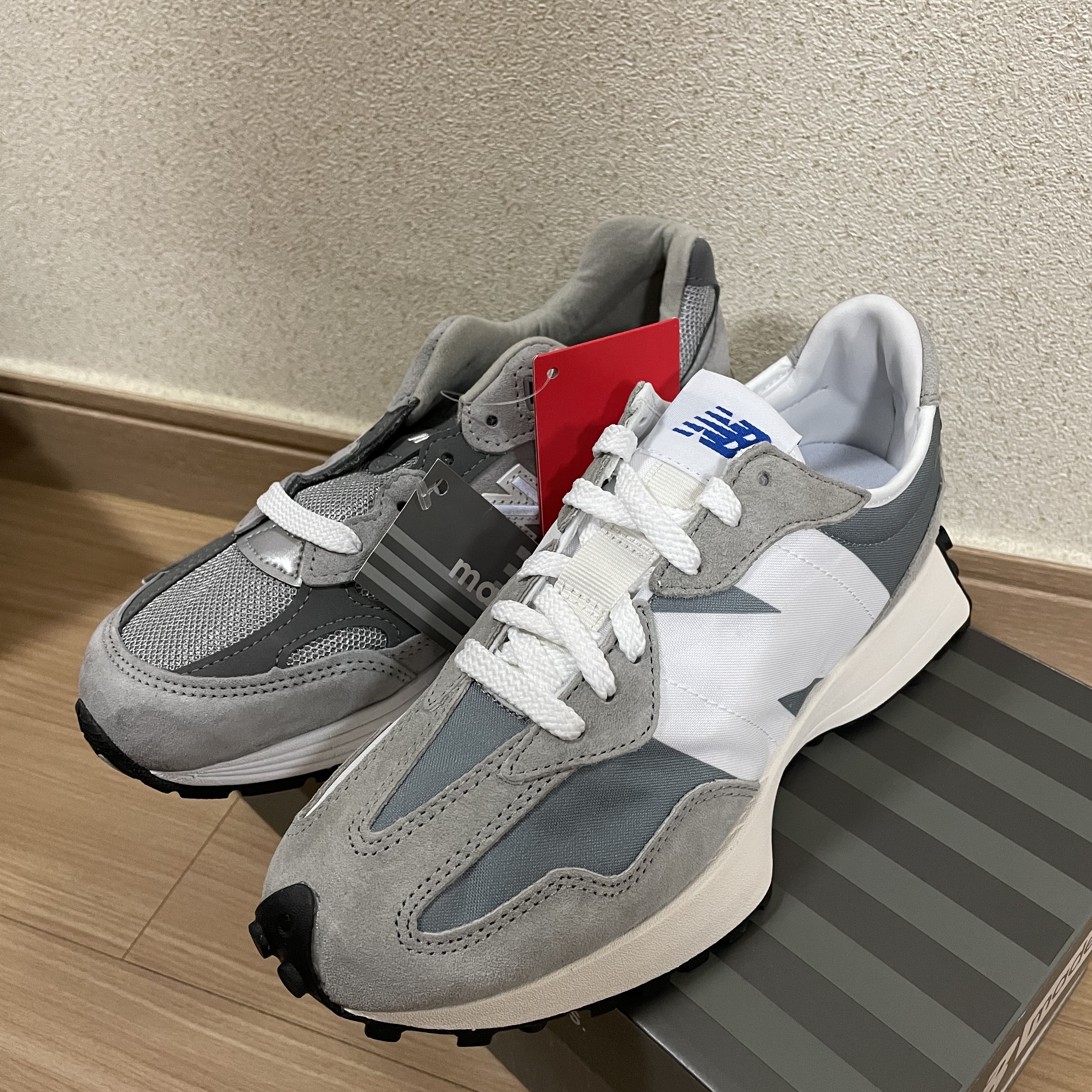 New Balance 327 Grey, New Balance 992 Made in USA Grey - D Standard 착용 스타일 - 2