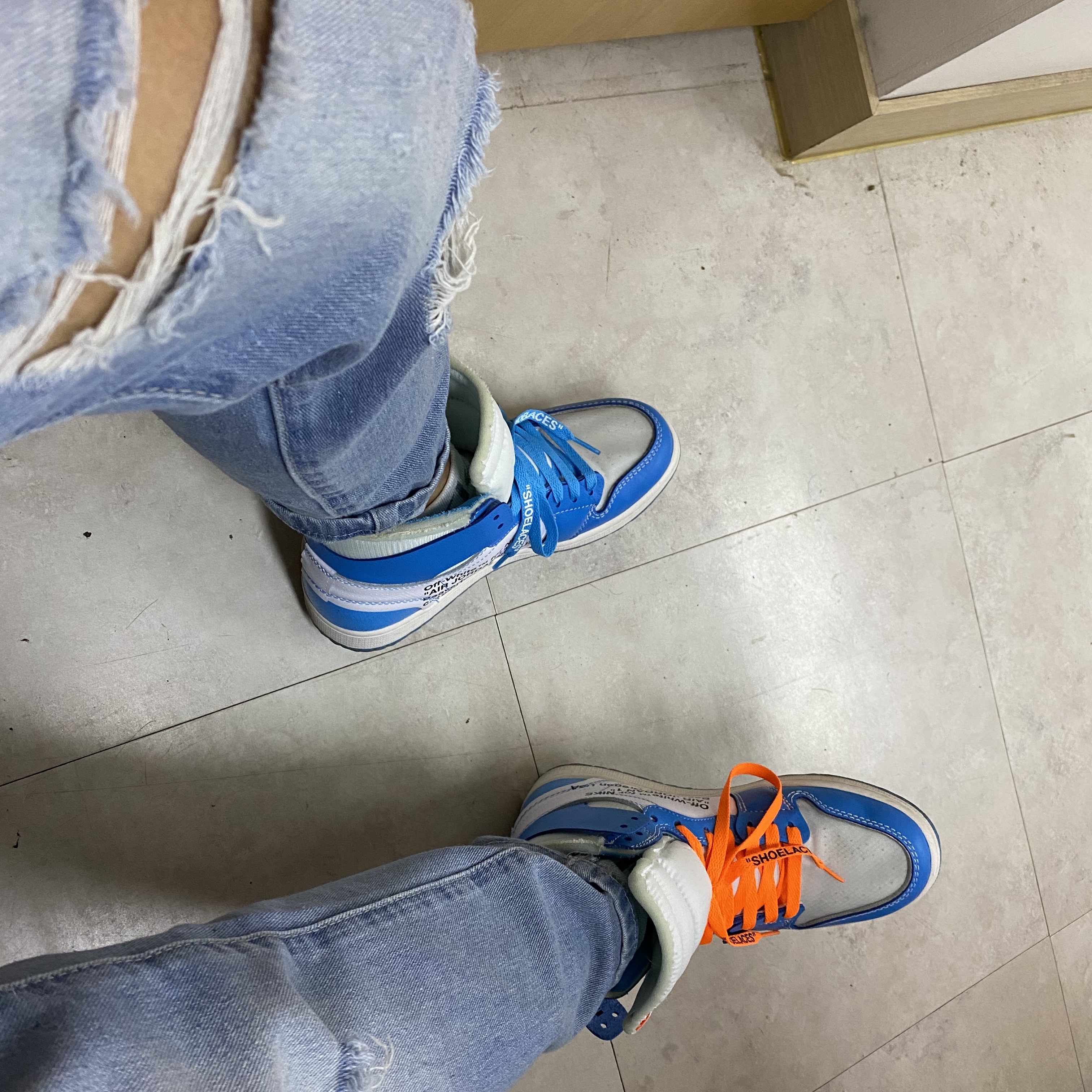 Jordan 1 x Off-White Retro High University Blue 착용 스타일