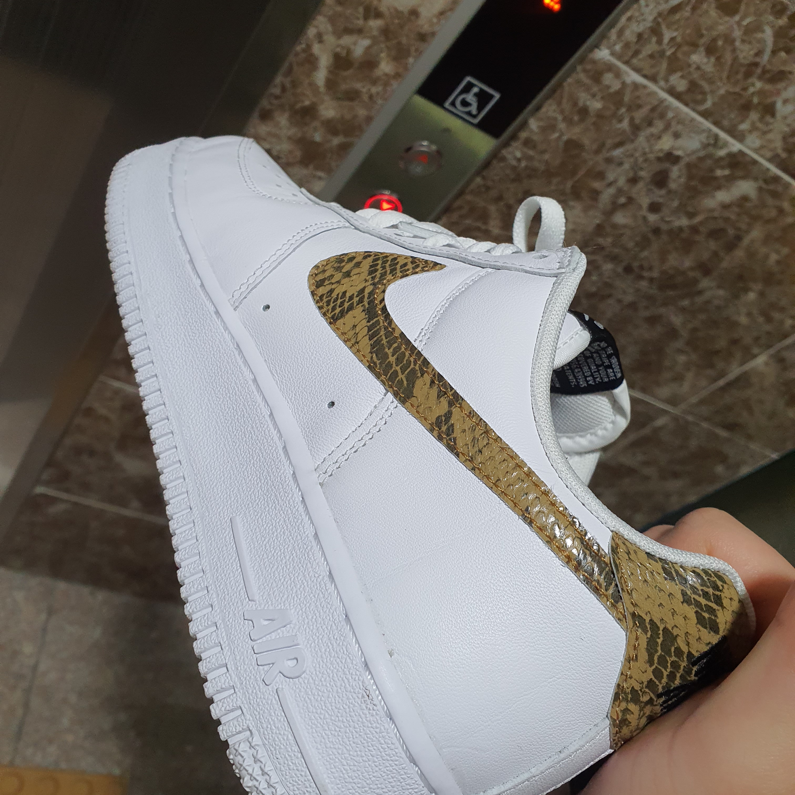 Nike Air Force 1 Low Retro PRM QS Ivory Snake 2019 착용 스타일