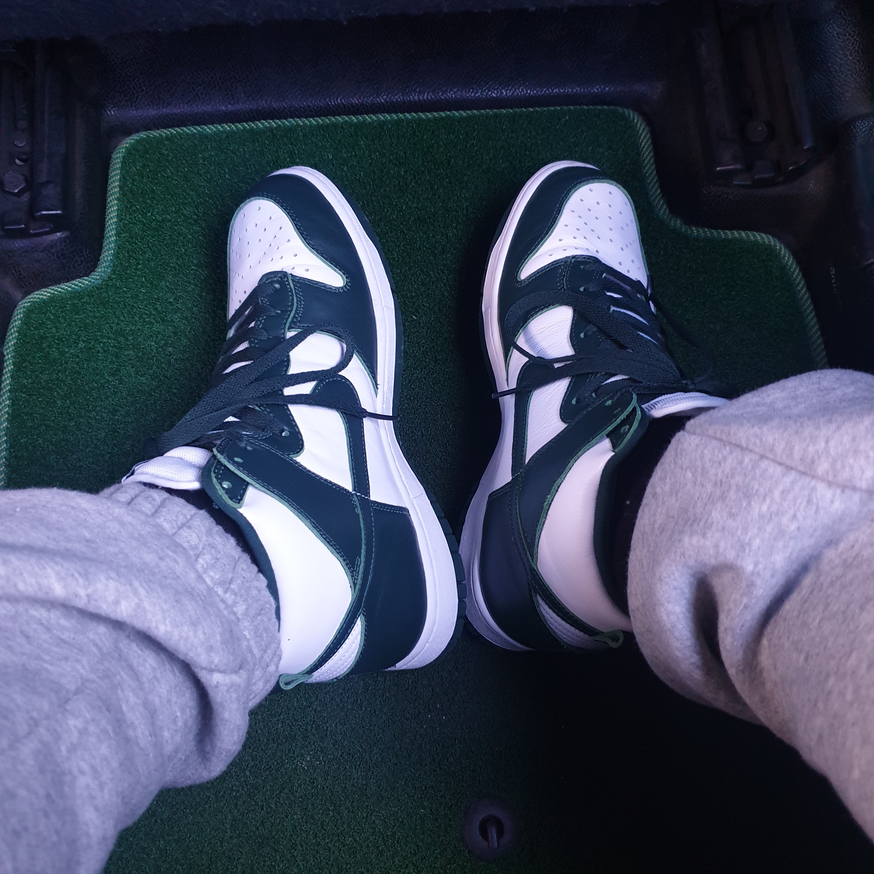 Nike Dunk High SP Spartan Green 착용 스타일
