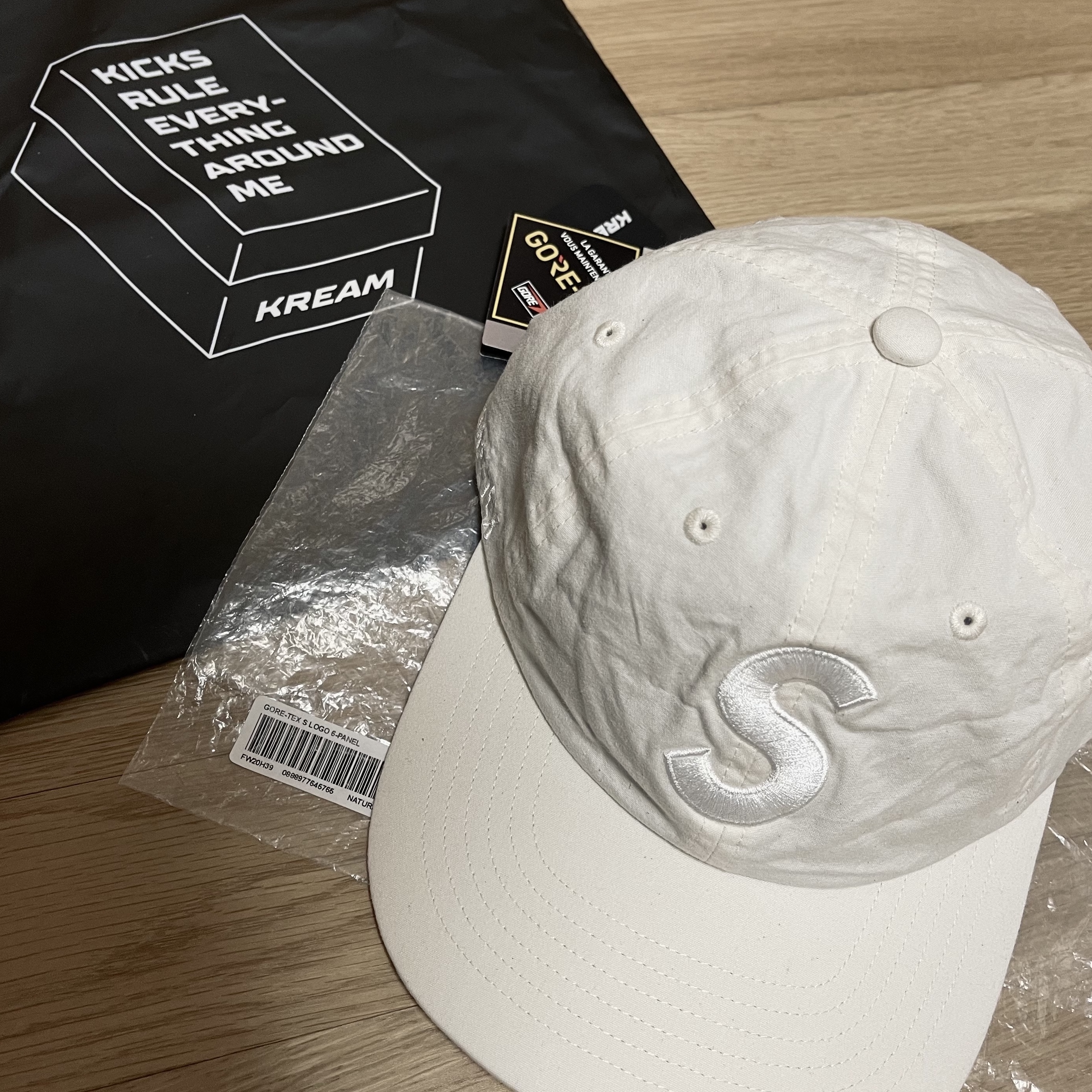Supreme Gore-Tex S Logo 6-Panel Natural - 20FW 착용 스타일