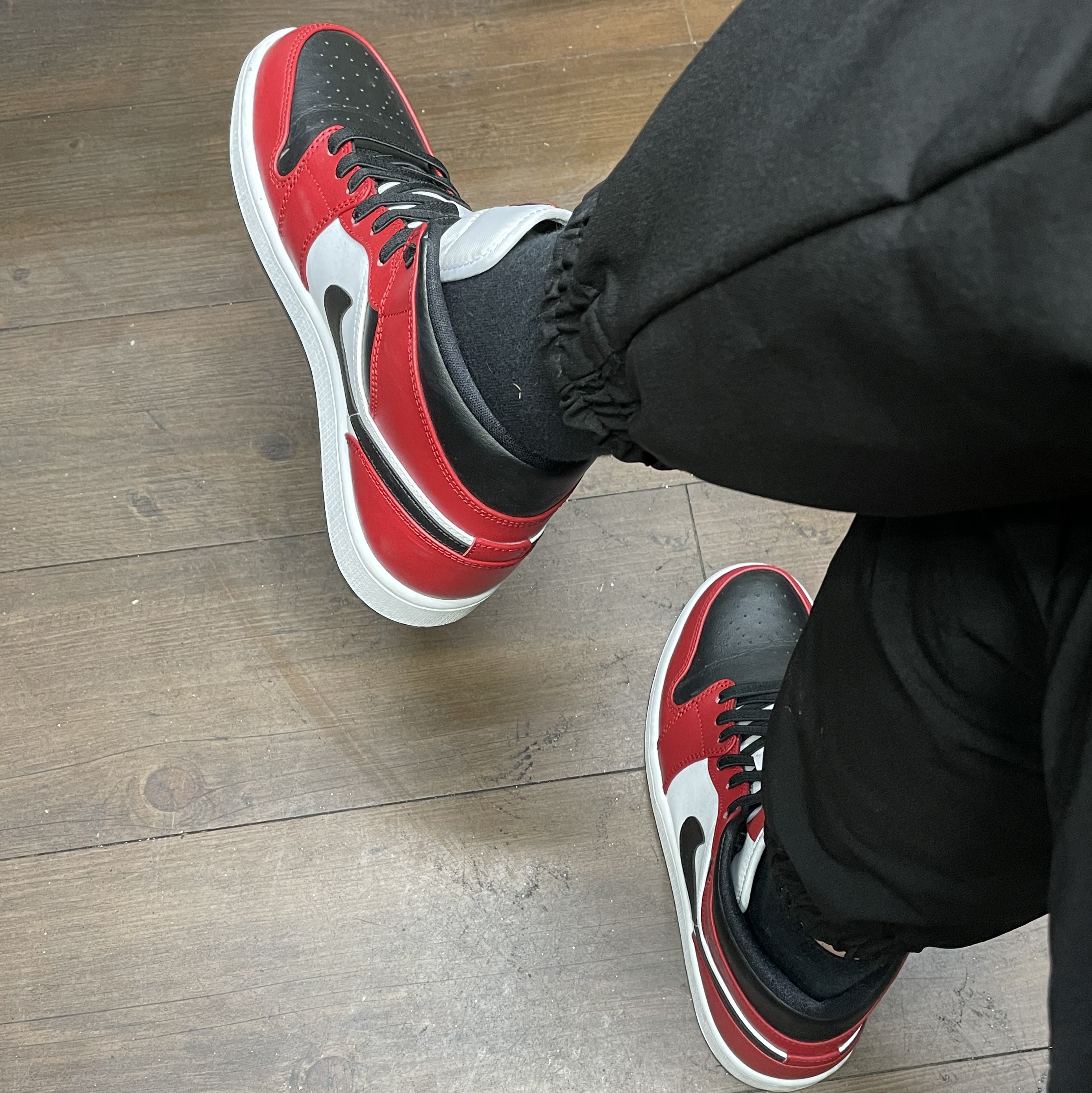 Jordan 1 Mid Chicago Black Toe 착용 스타일