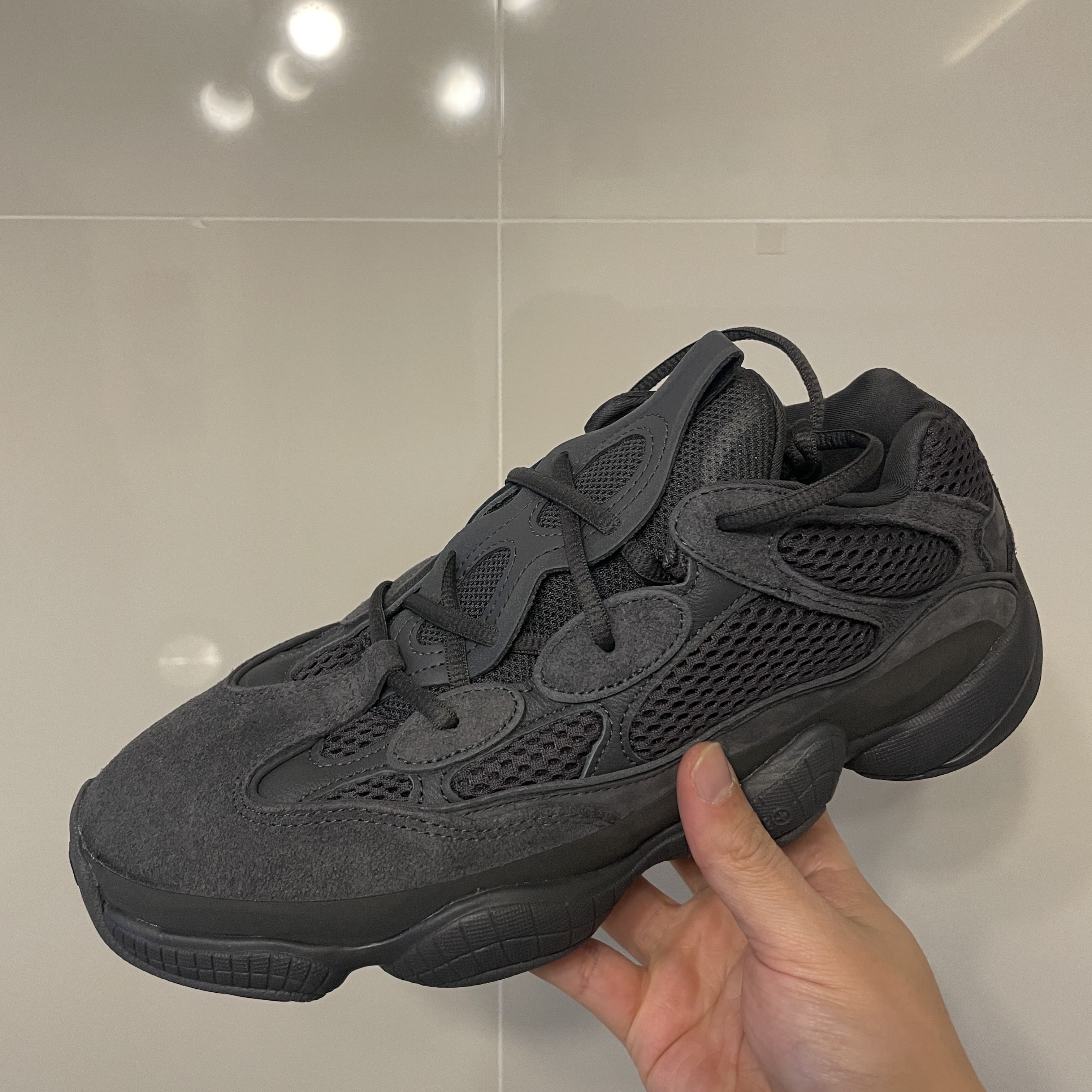 Adidas Yeezy 500 Utility Black 2018/2020 착용 스타일