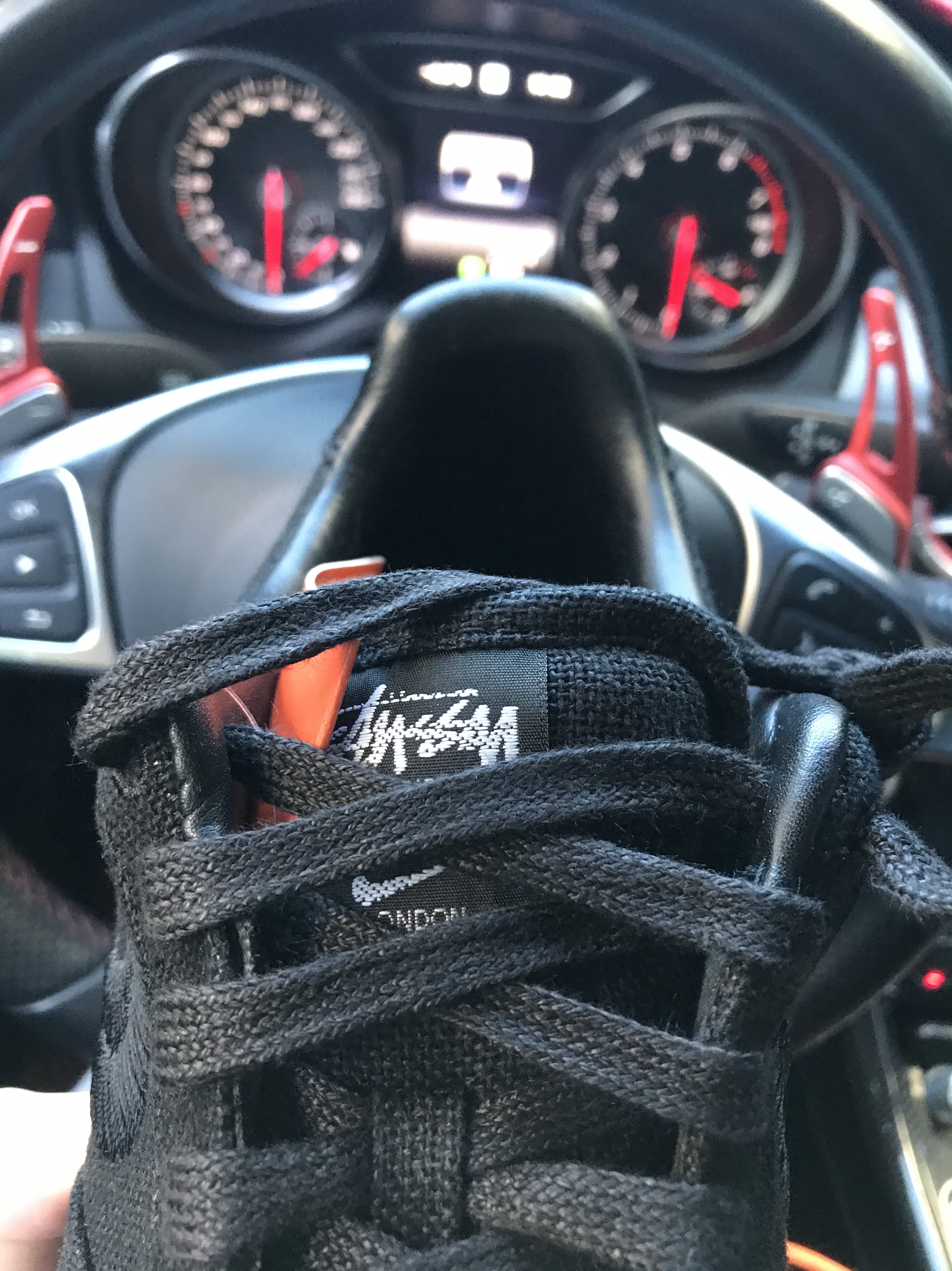 Nike x Stussy Air Force 1 Low Triple Black 착용 스타일 - 2