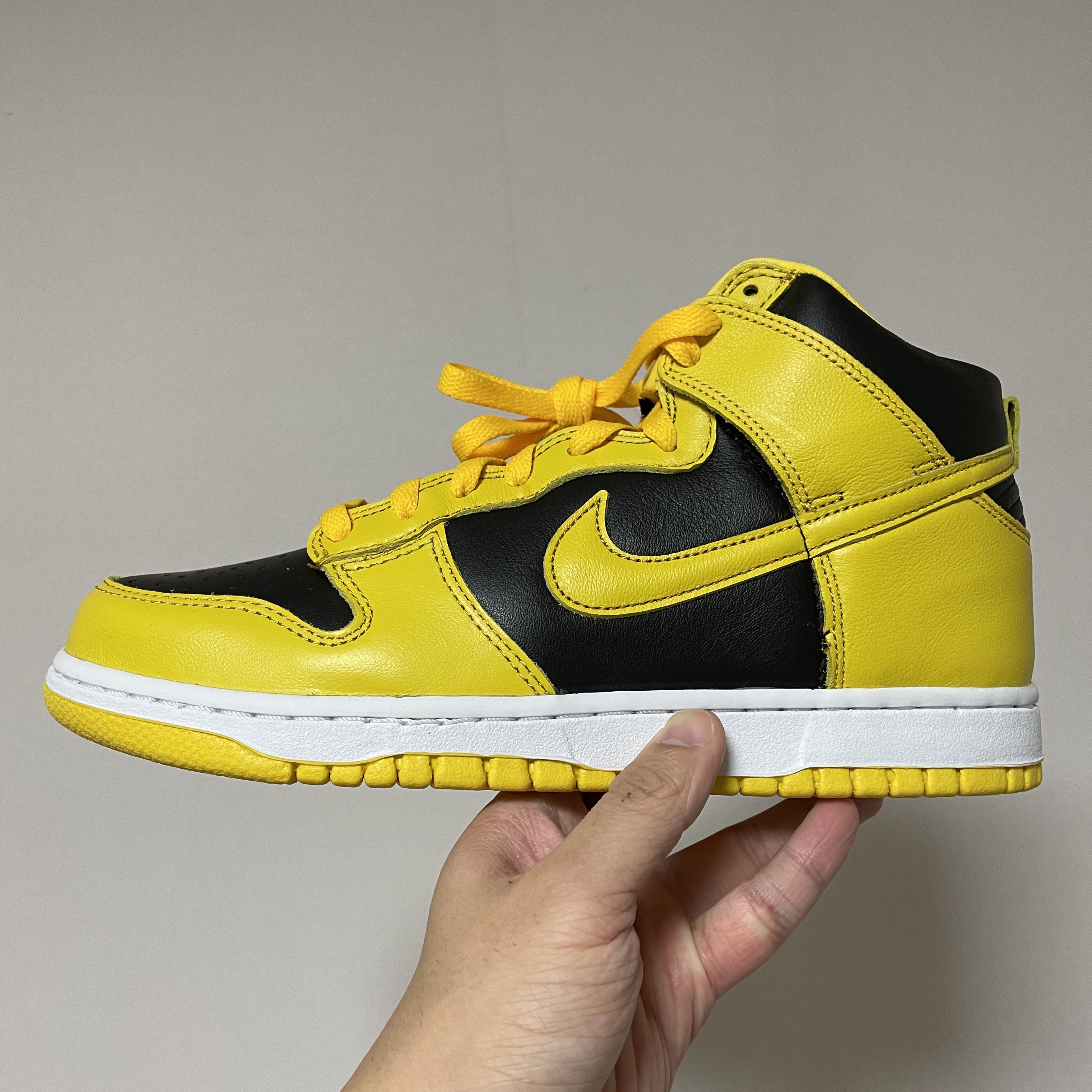 Nike Dunk High SP Varsity Maize 착용 스타일