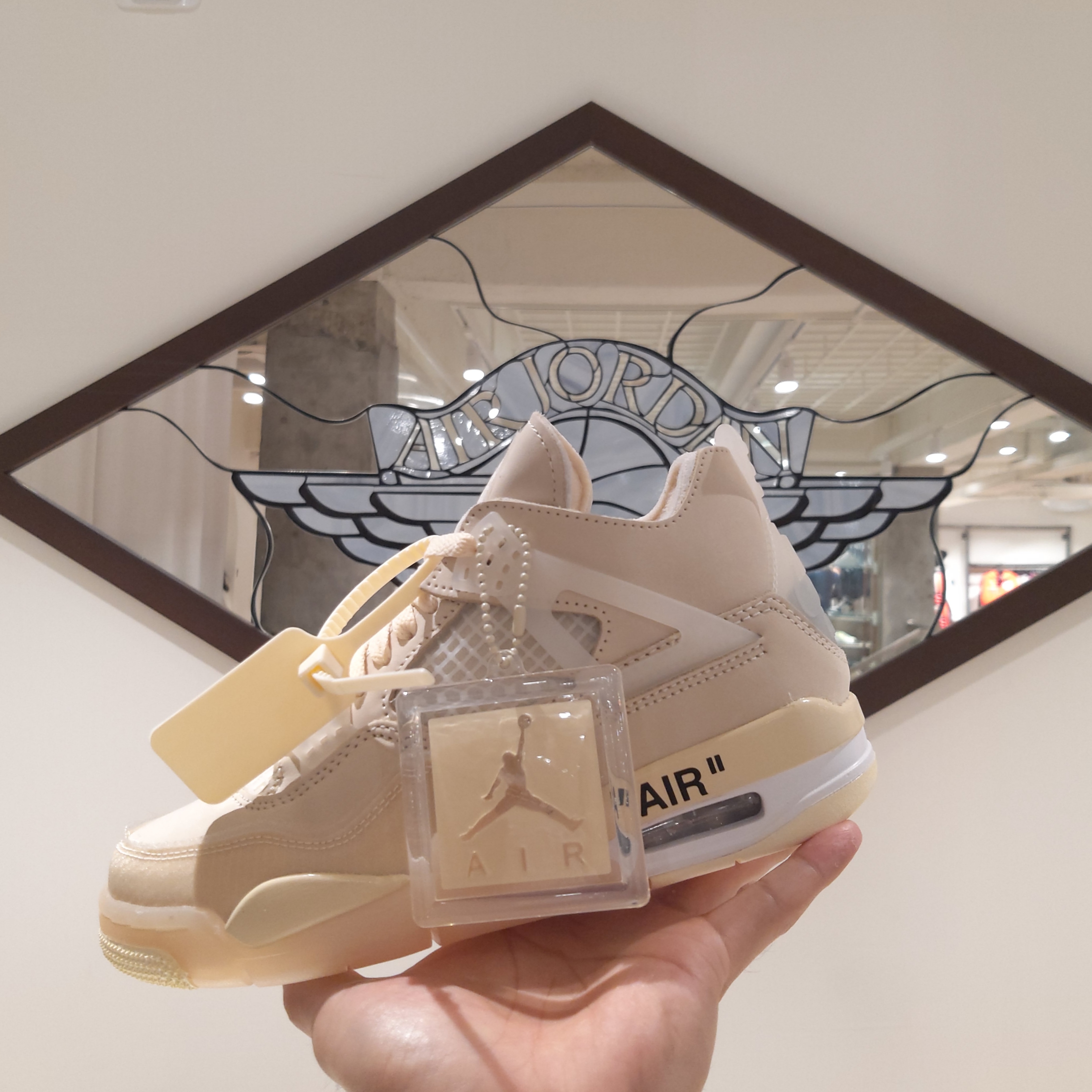 (W) Jordan 4 x Off-White Retro SP Sail 착용 스타일