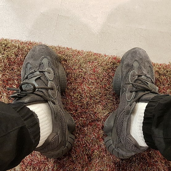 Adidas Yeezy 500 Utility Black 2018/2020 착용 스타일