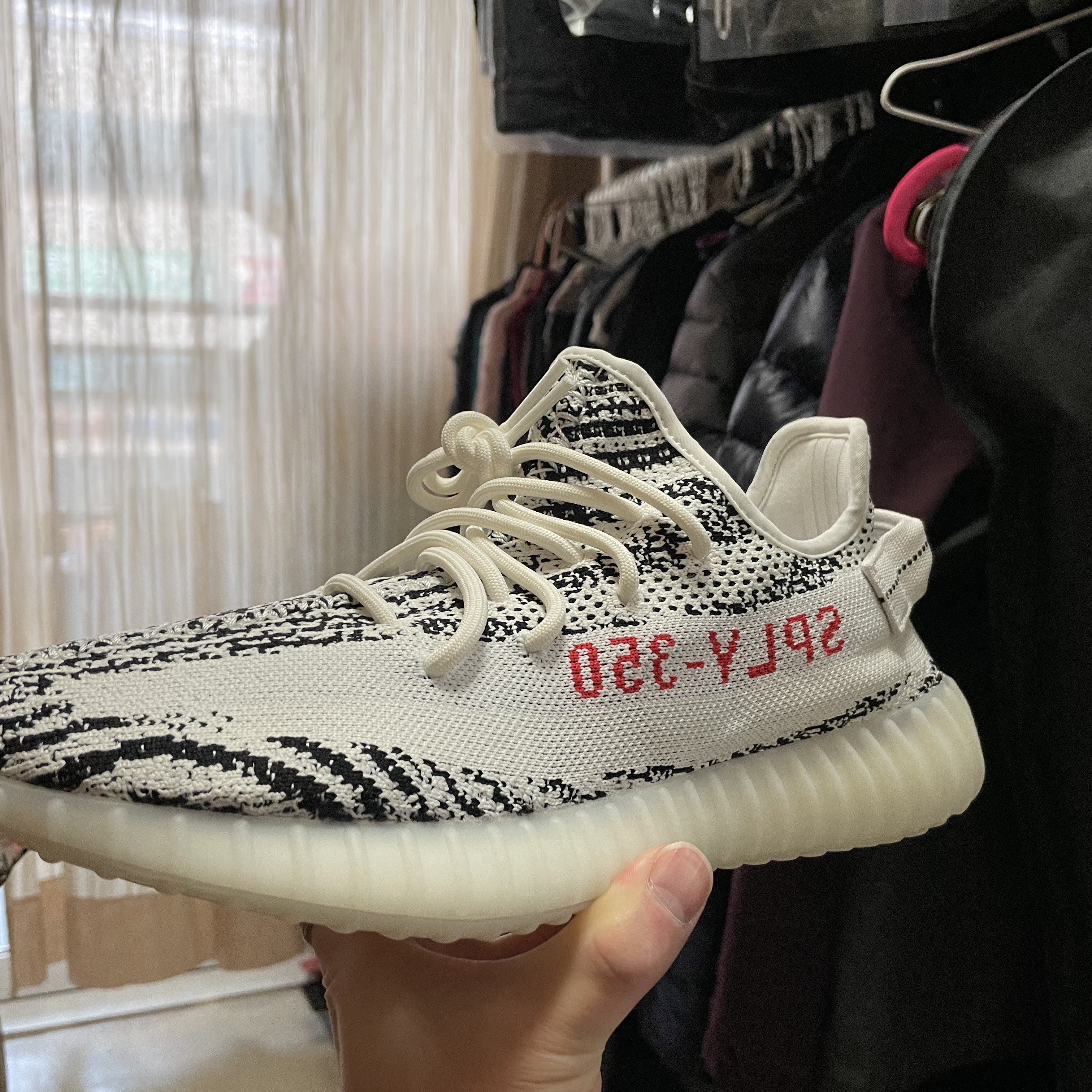 Adidas Yeezy Boost 350 V2 Zebra 2017/2019/2020 착용 스타일 - 1