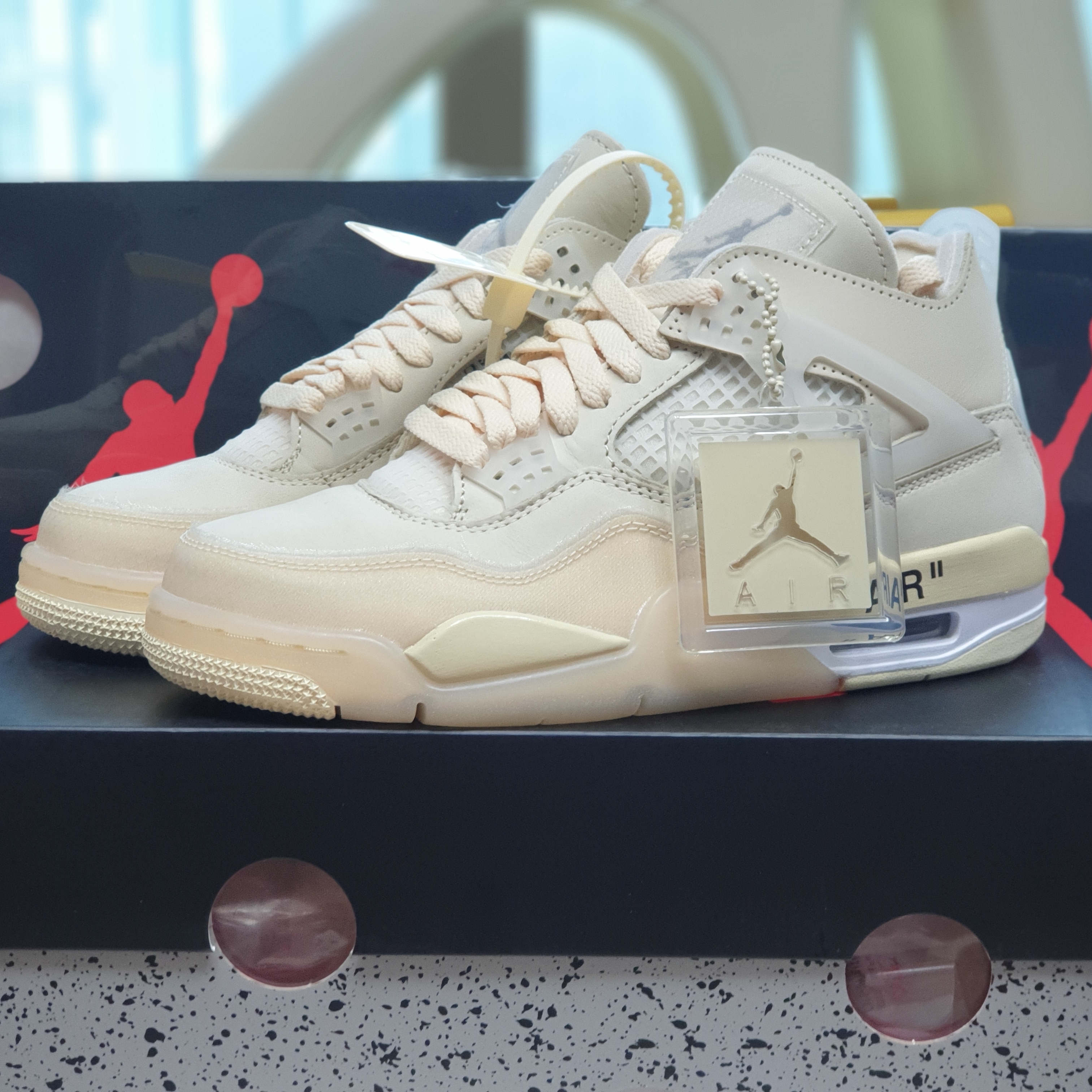 (W) Jordan 4 x Off-White Retro SP Sail 착용 스타일