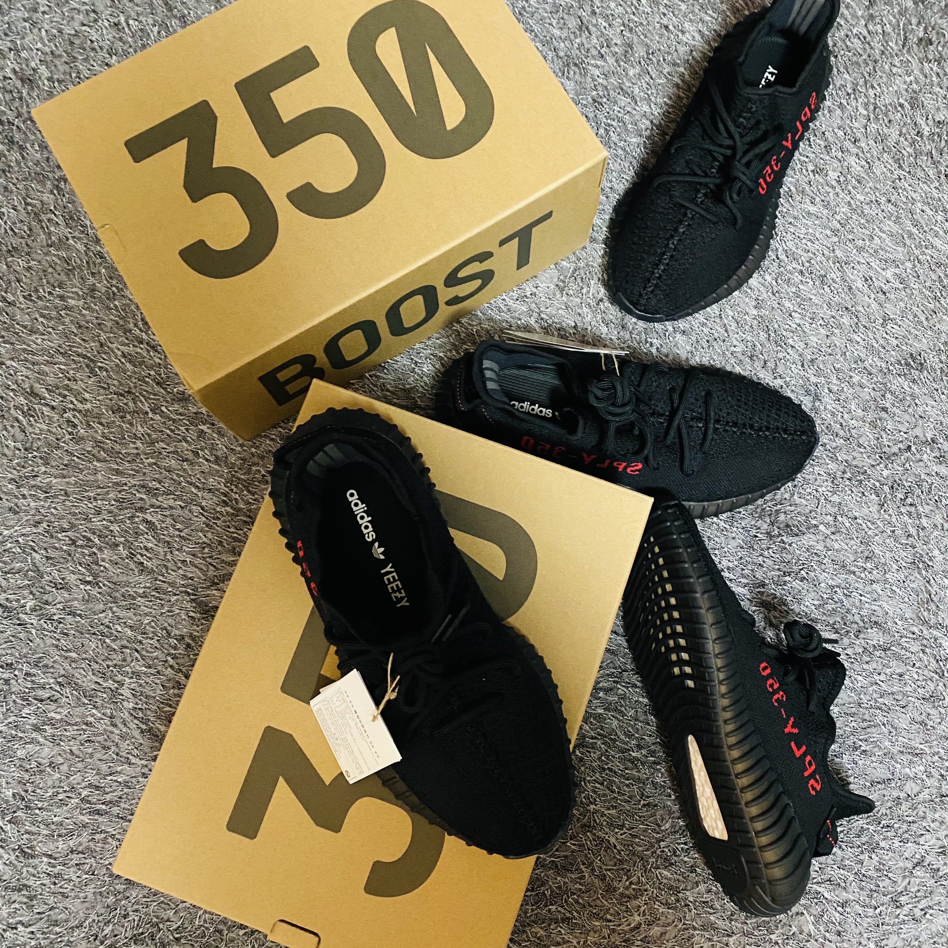 Adidas Yeezy Boost 350 V2 Black Red 2020 착용 스타일