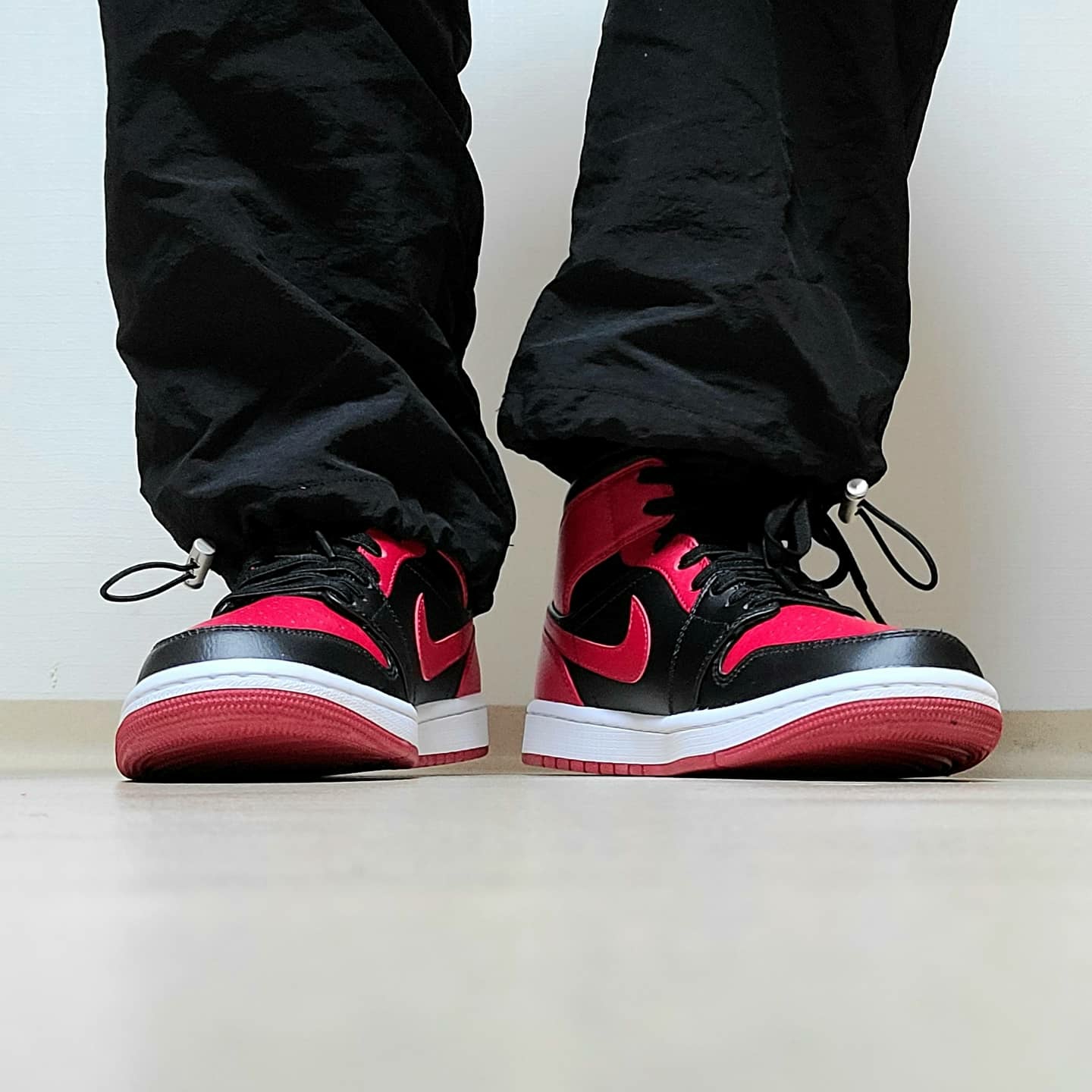 Jordan 1 Mid Bred Banned 2020 착용 스타일 - 3