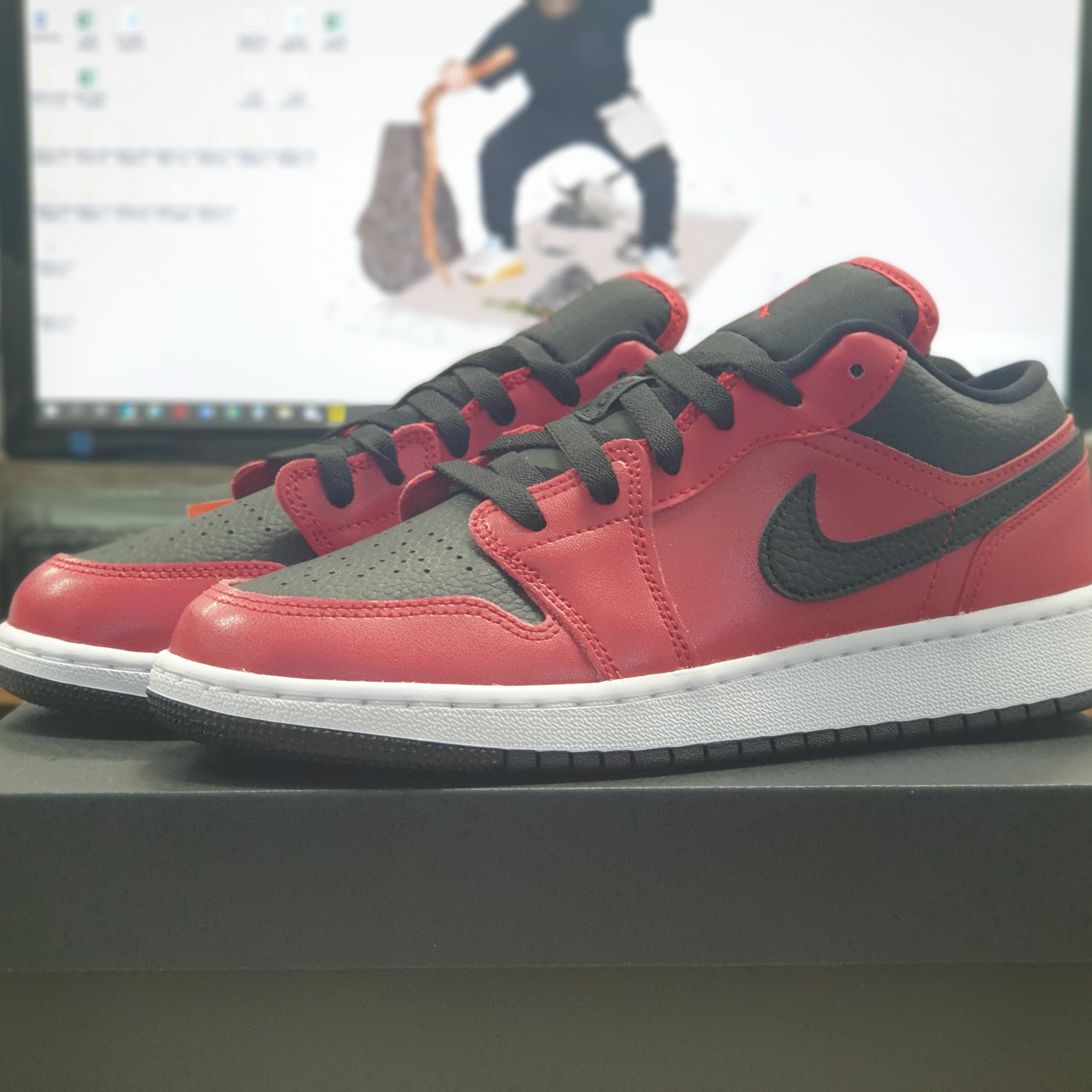 (GS) Jordan 1 Low Gym Red Black 착용 스타일