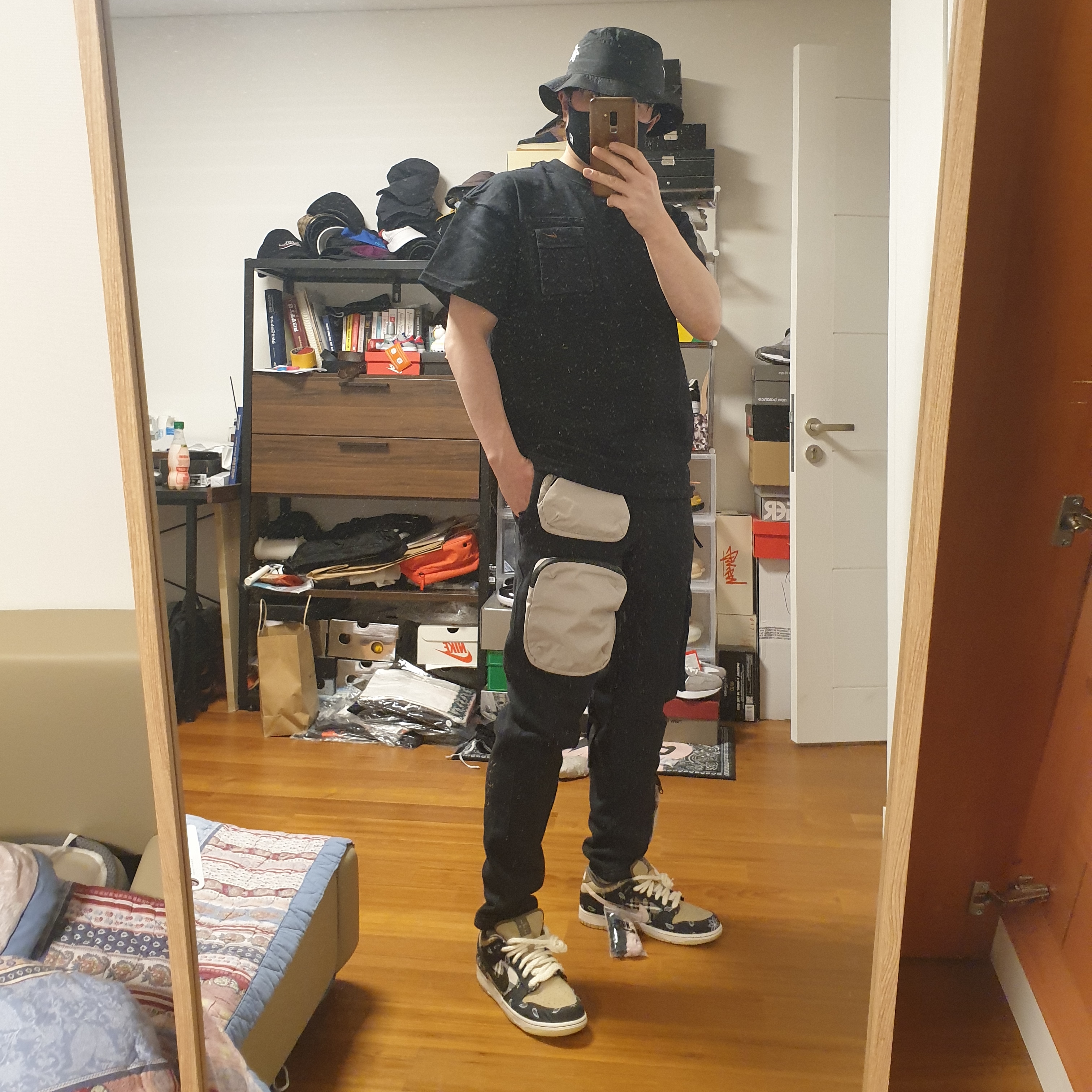Nike x Travis Scott SB Dunk Low, Nike x Travis Scott NRG AG Utility Sweatpants Black 착용 스타일
