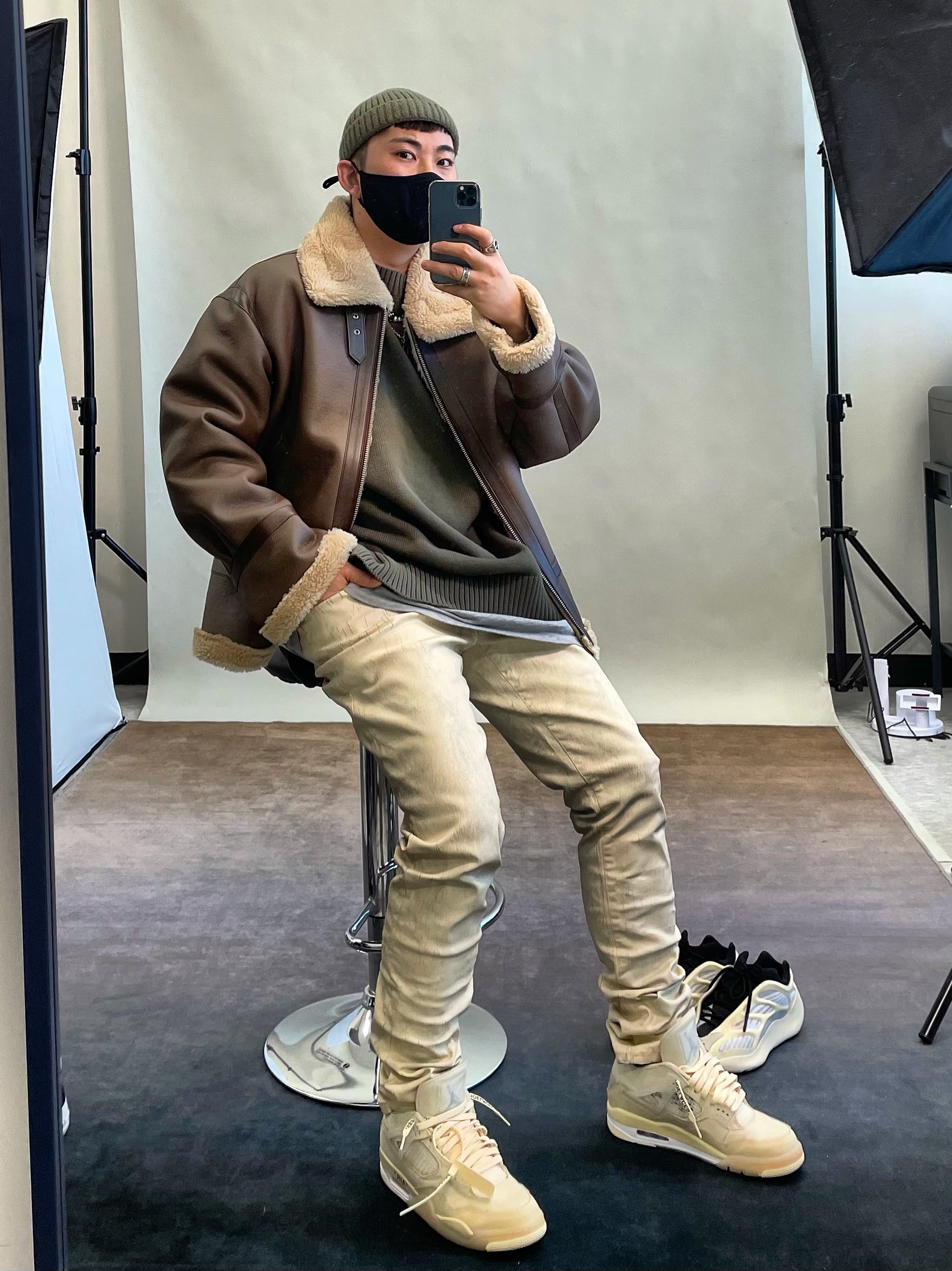 (W) Jordan 4 x Off-White Retro SP Sail, Adidas Yeezy 700 V3 Azael 2019 착용 스타일