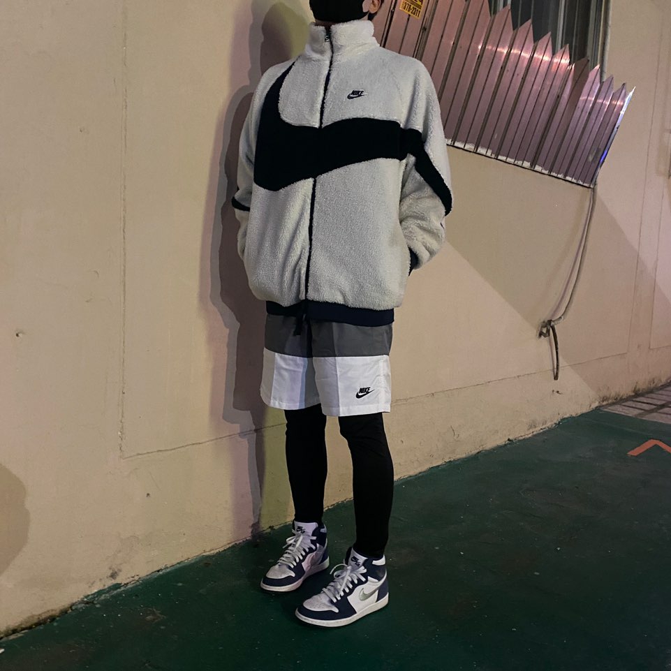 Jordan 1 Retro High OG CO.JP Midnight Navy, Nike Big Swoosh Full Zip Jacket White Navy 착용 스타일