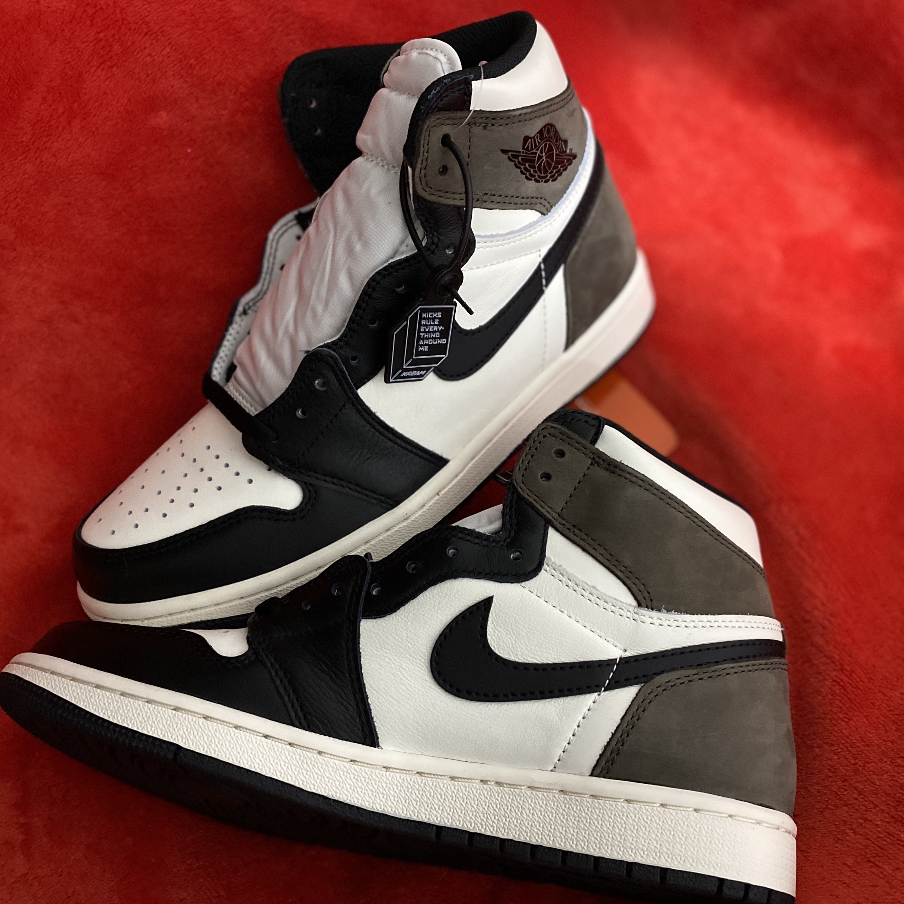 Jordan 1 Retro High OG Black Mocha 착용 스타일