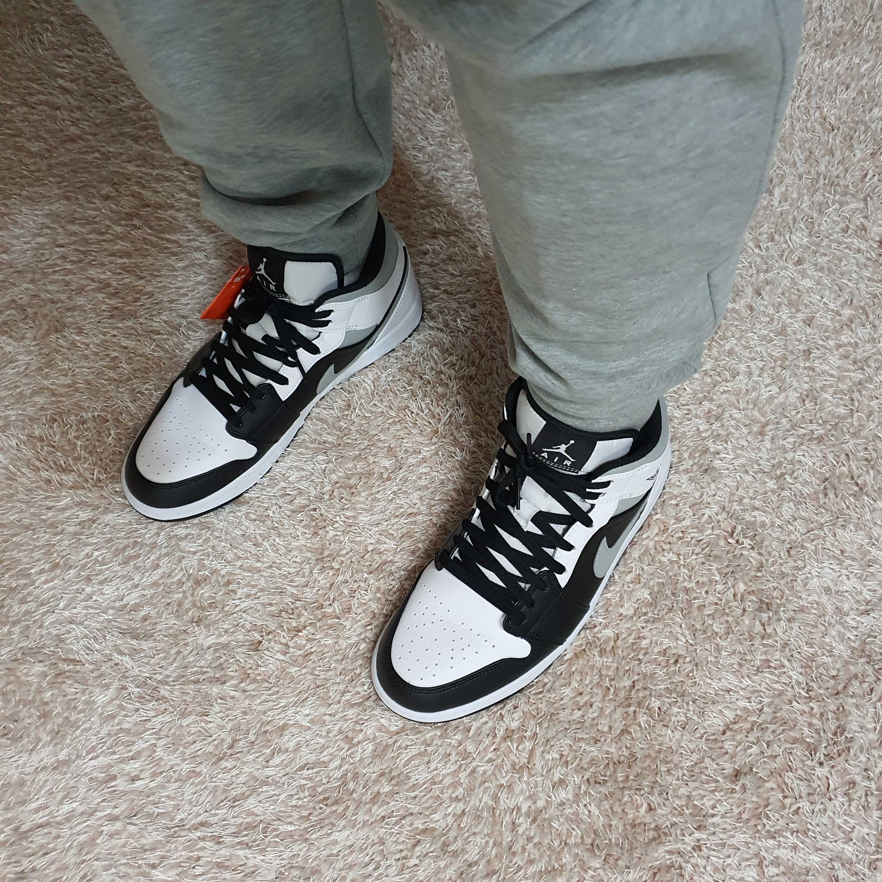 Jordan 1 Mid White Shadow 착용 스타일