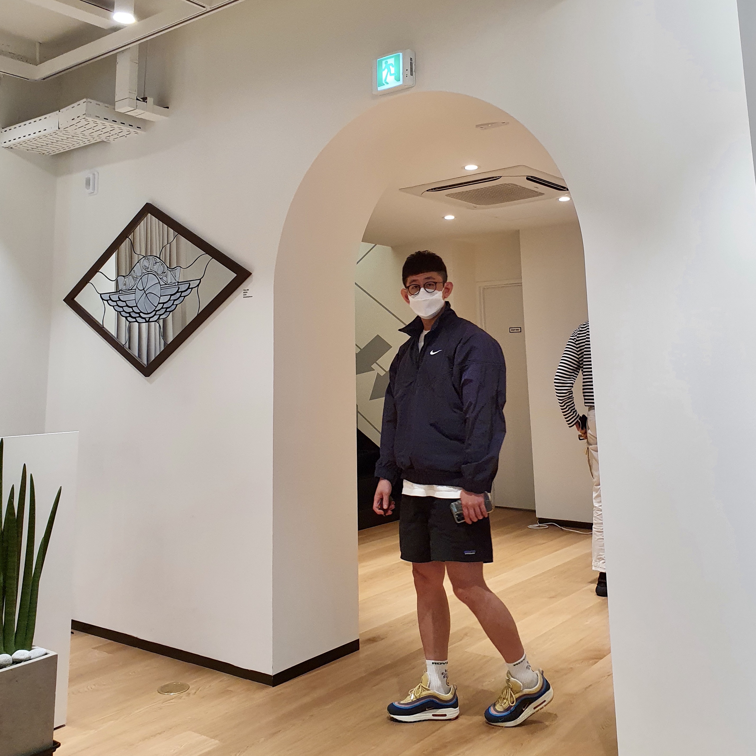 Nike x Sean Wotherspoon Air Max 1/97, Nike x Stussy Windrunner Jacket Off Noir 착용 스타일