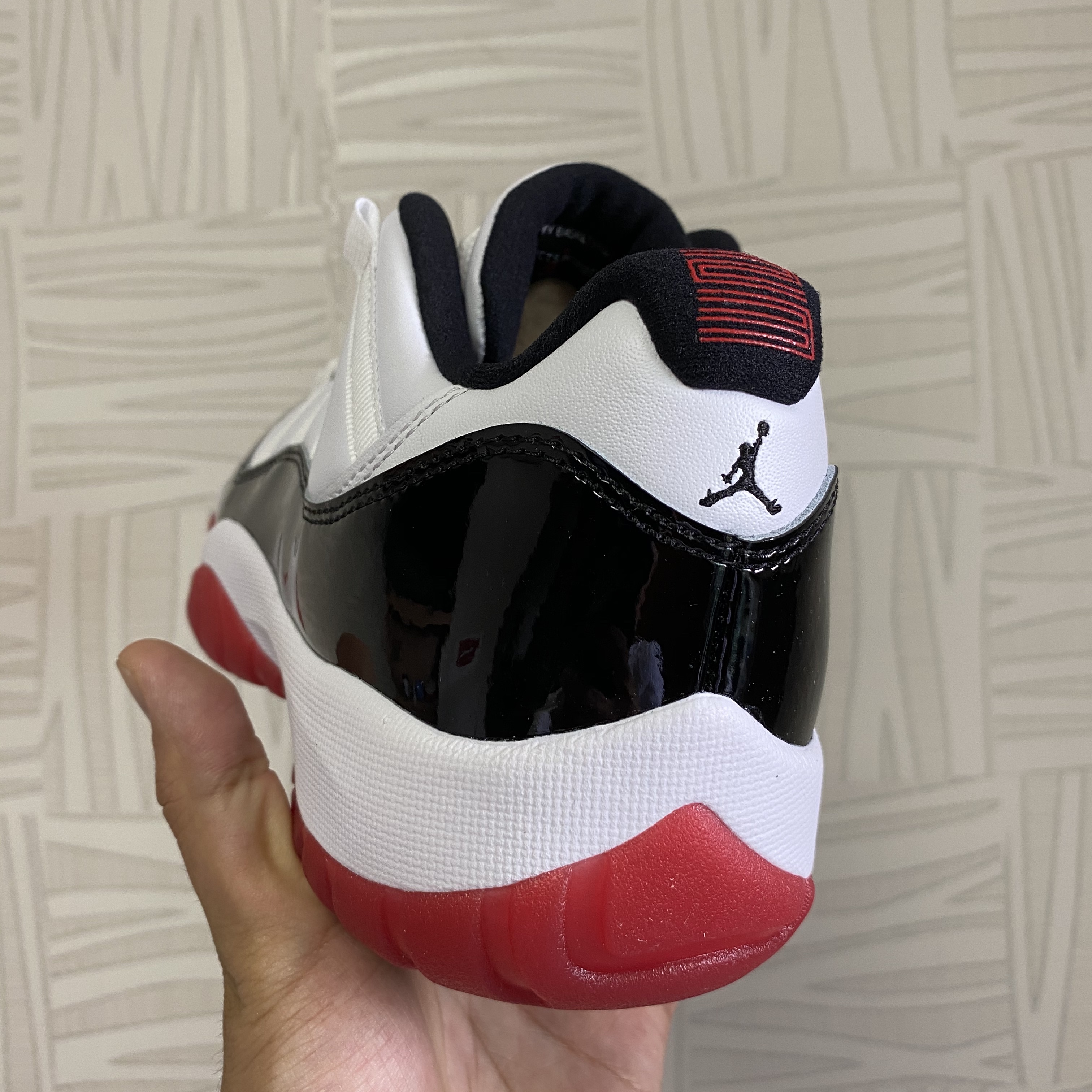 Jordan 11 Retro Low Concord Bred 착용 스타일 - 3