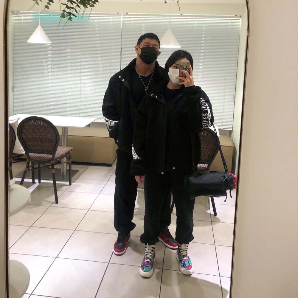 Jordan 1 Low Varsity Red, Converse x Fear of God Essentials Skid Grip Hi 착용 스타일 - 2