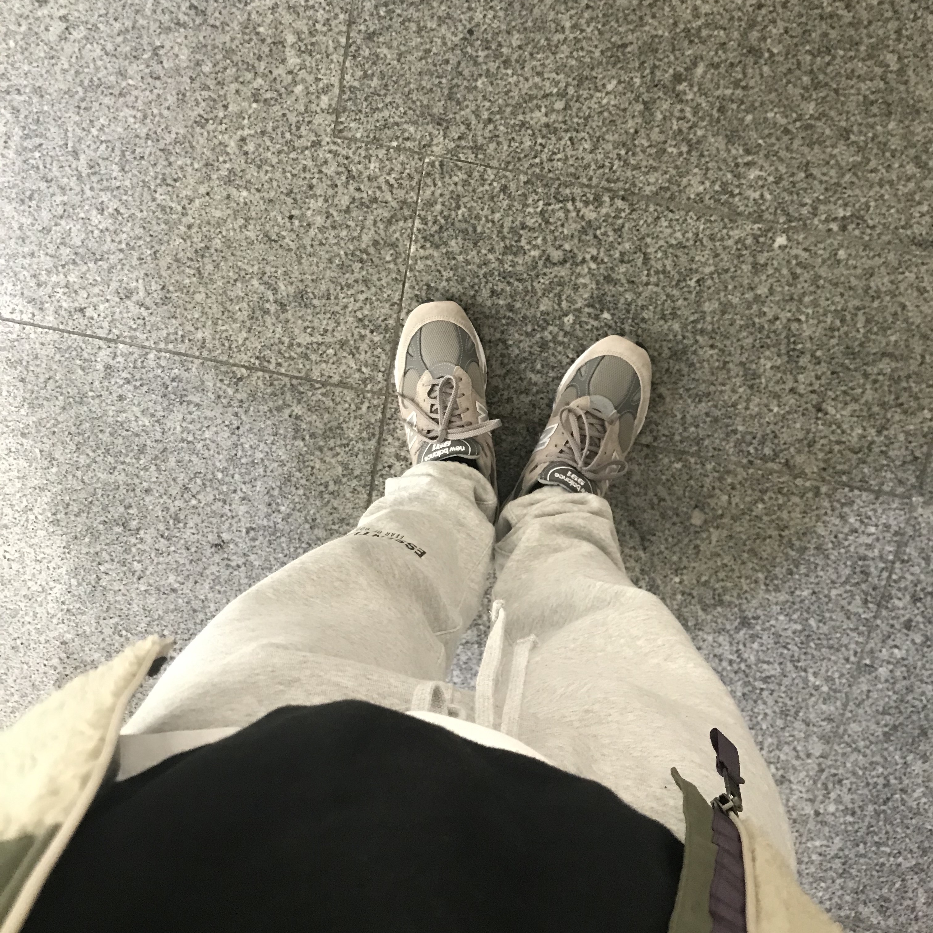 New Balance 991 Made in UK Grey, Essentials Sweatpants Heather Grey - 20FW 착용 스타일