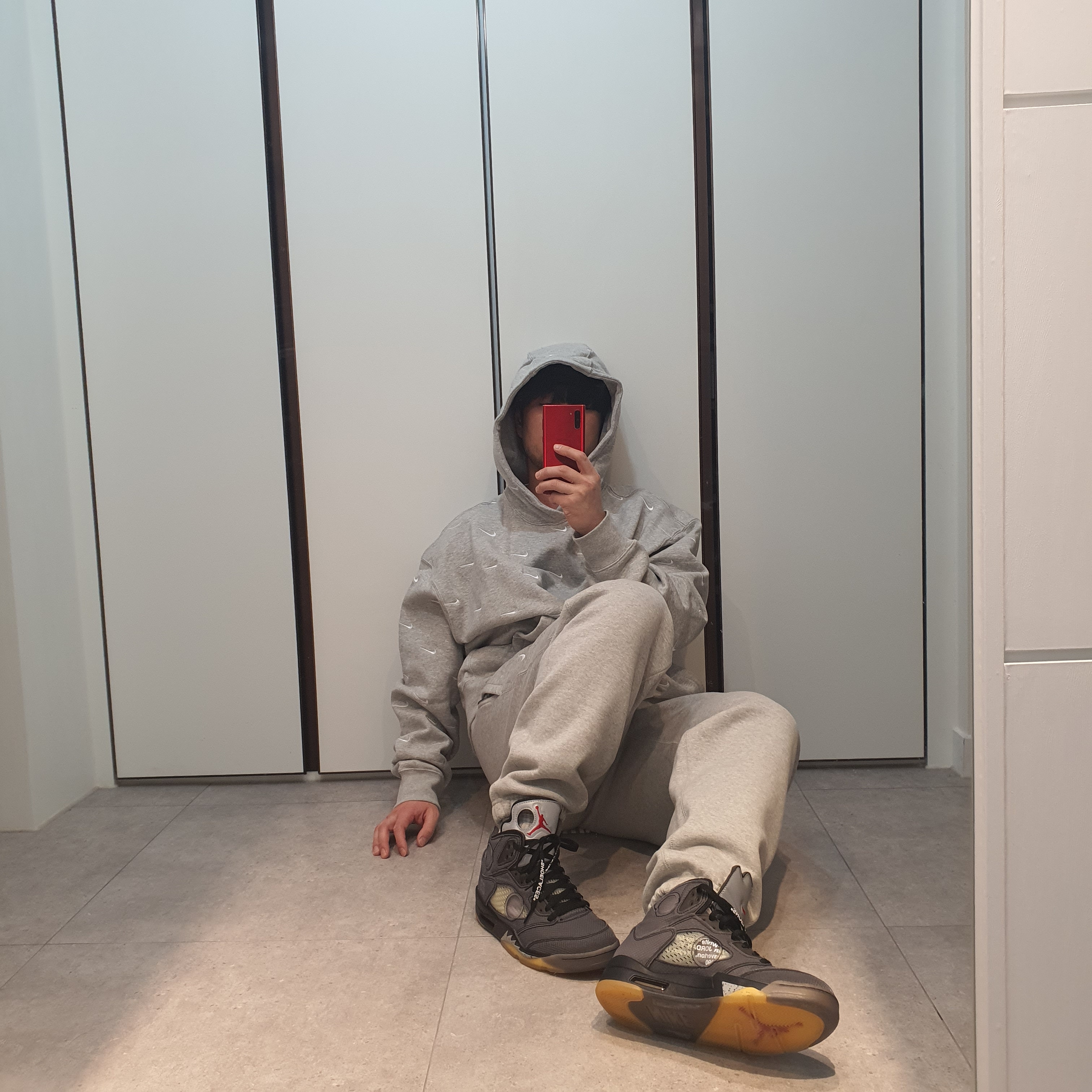 Jordan 5 x Off-White Retro SP Black Muslin 착용 스타일 - 2