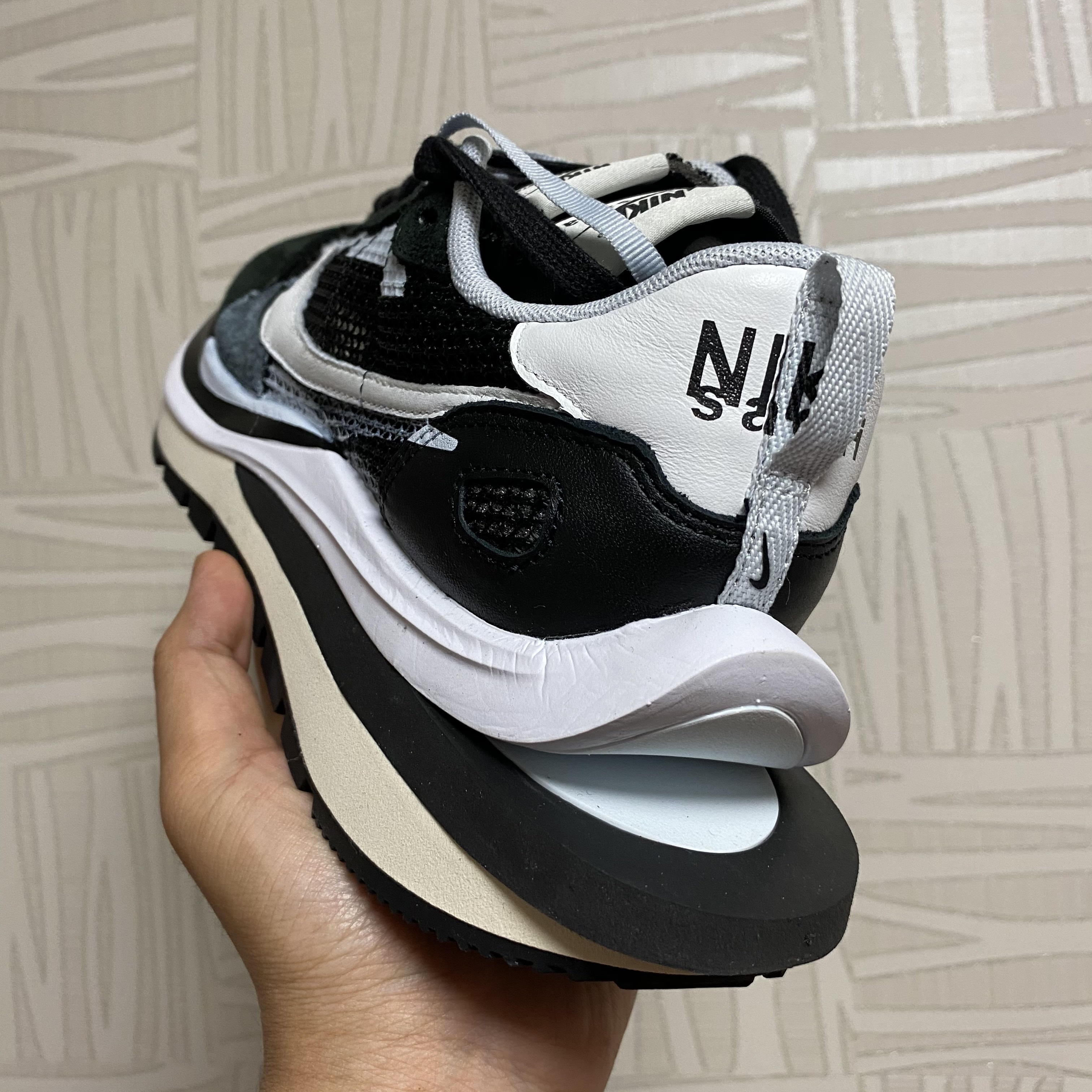 Nike x Sacai VaporWaffle Black White 착용 스타일 - 4
