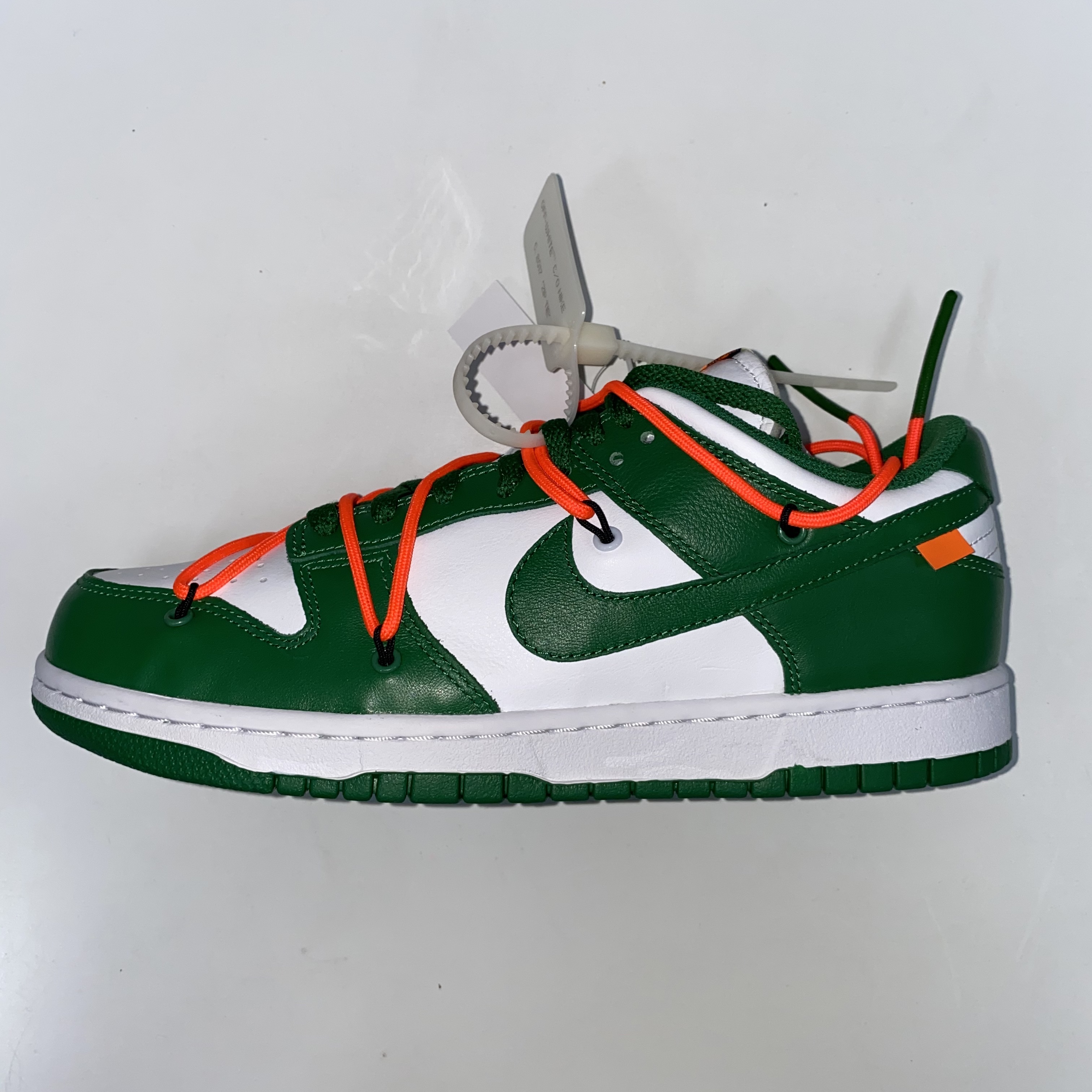 Nike x Off-White Dunk Low Pine Green 착용 스타일 - 1
