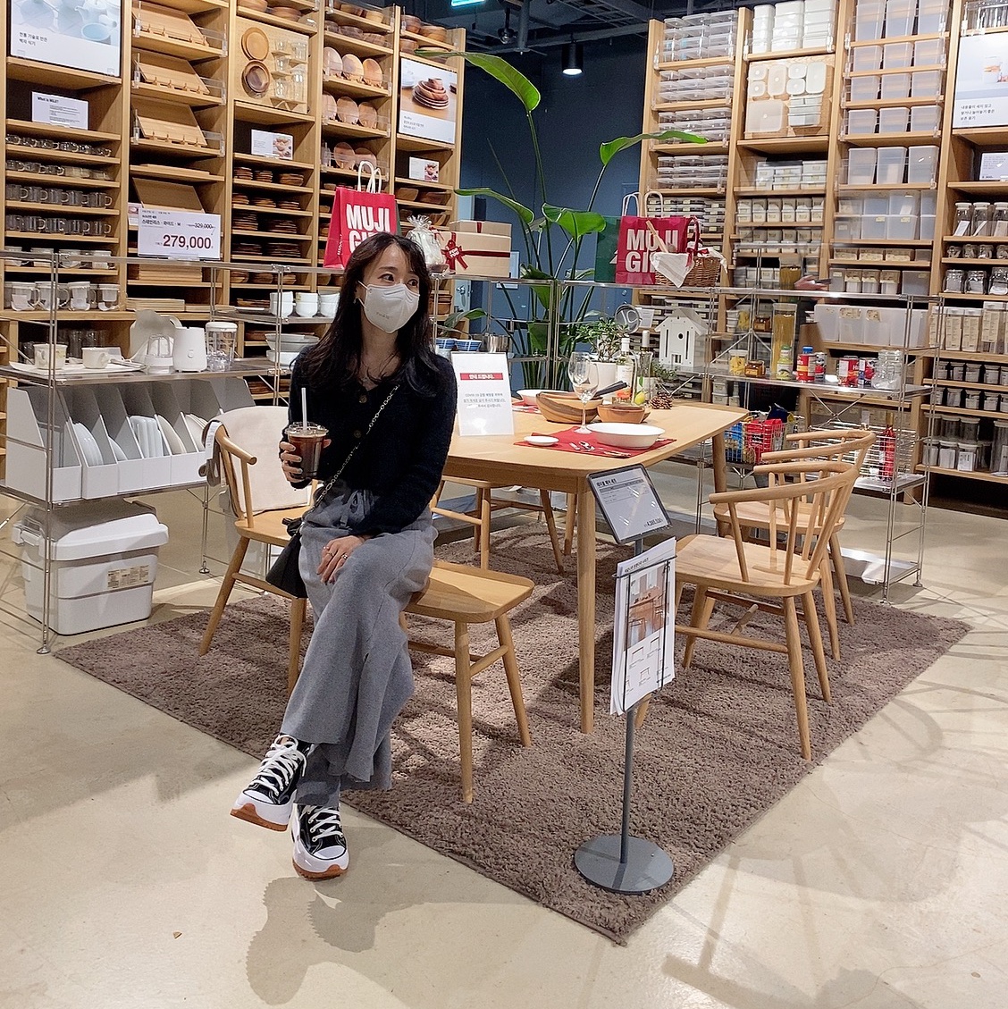 Converse Run Star Hike Hi Black White Gum 착용 스타일
