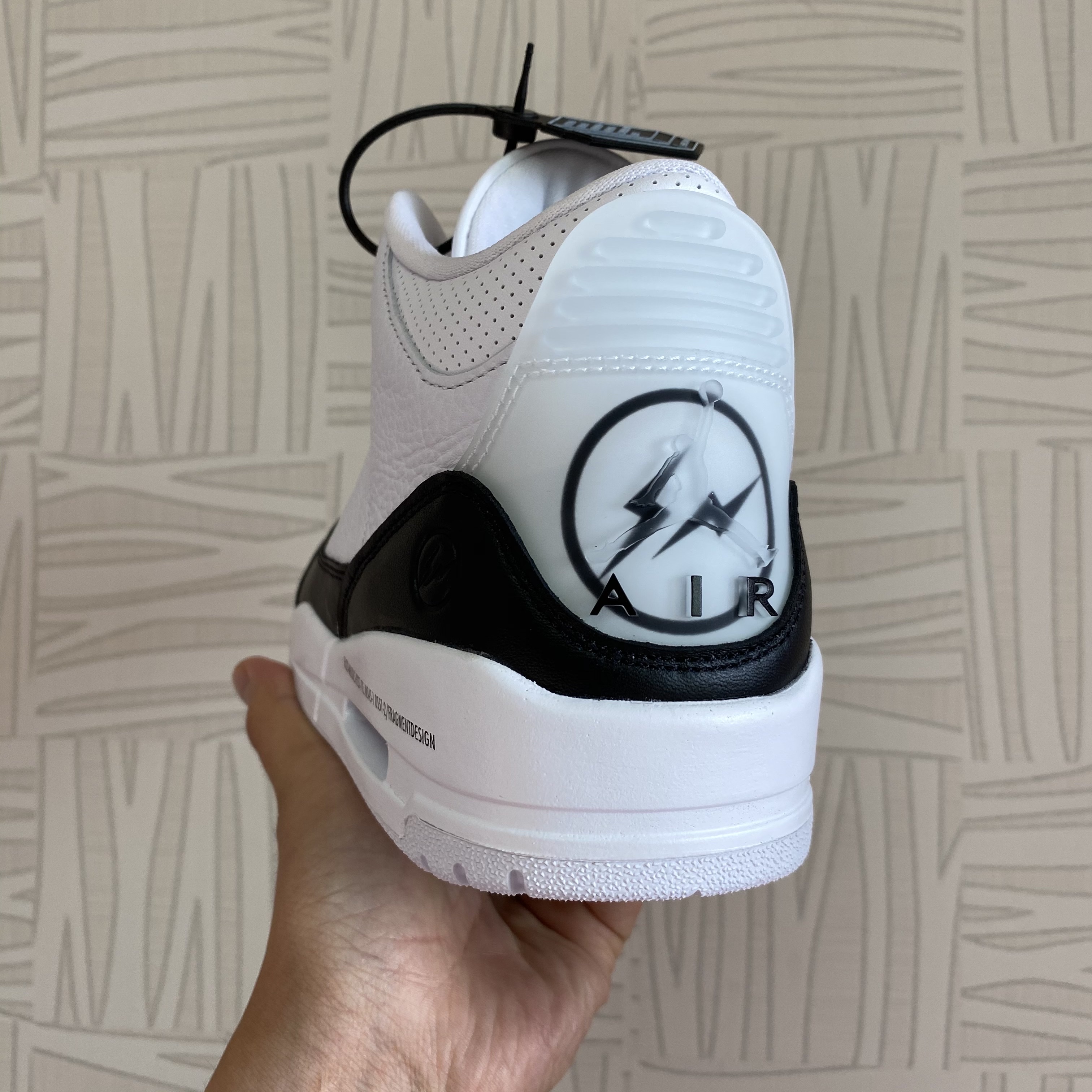 Jordan 3 x Fragment Retro SP White Black 착용 스타일 - 3