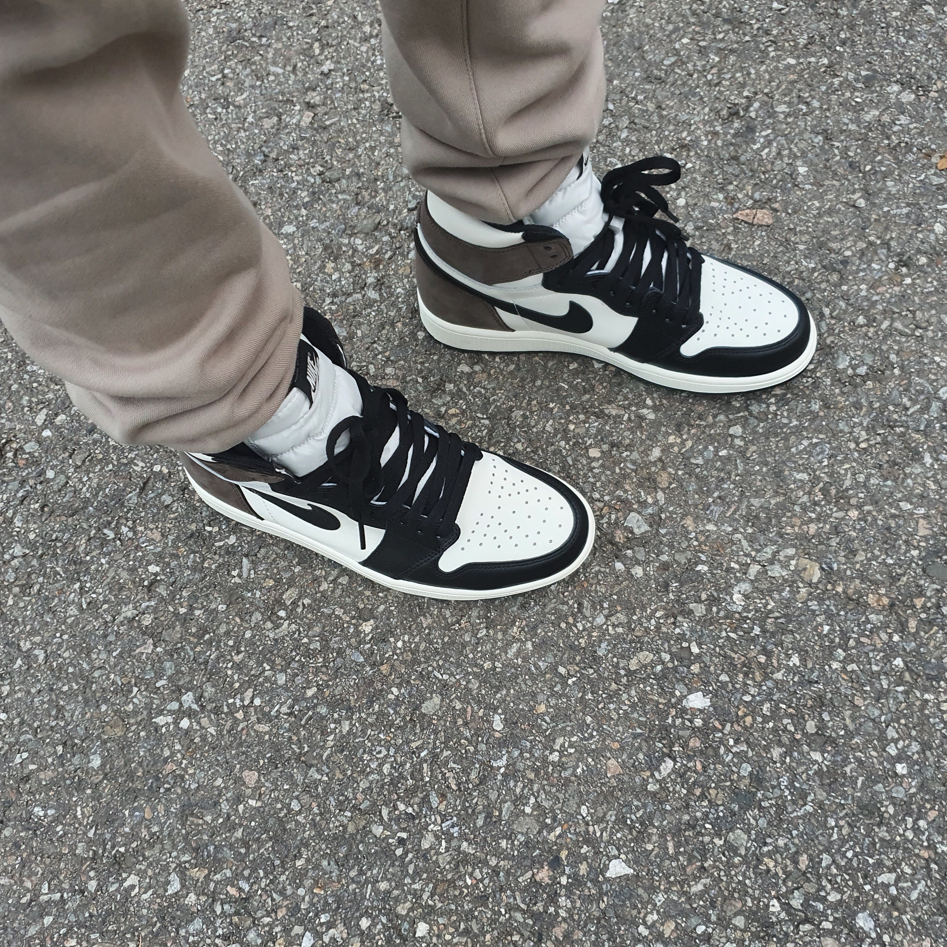 Jordan 1 Retro High OG Black Mocha 착용 스타일