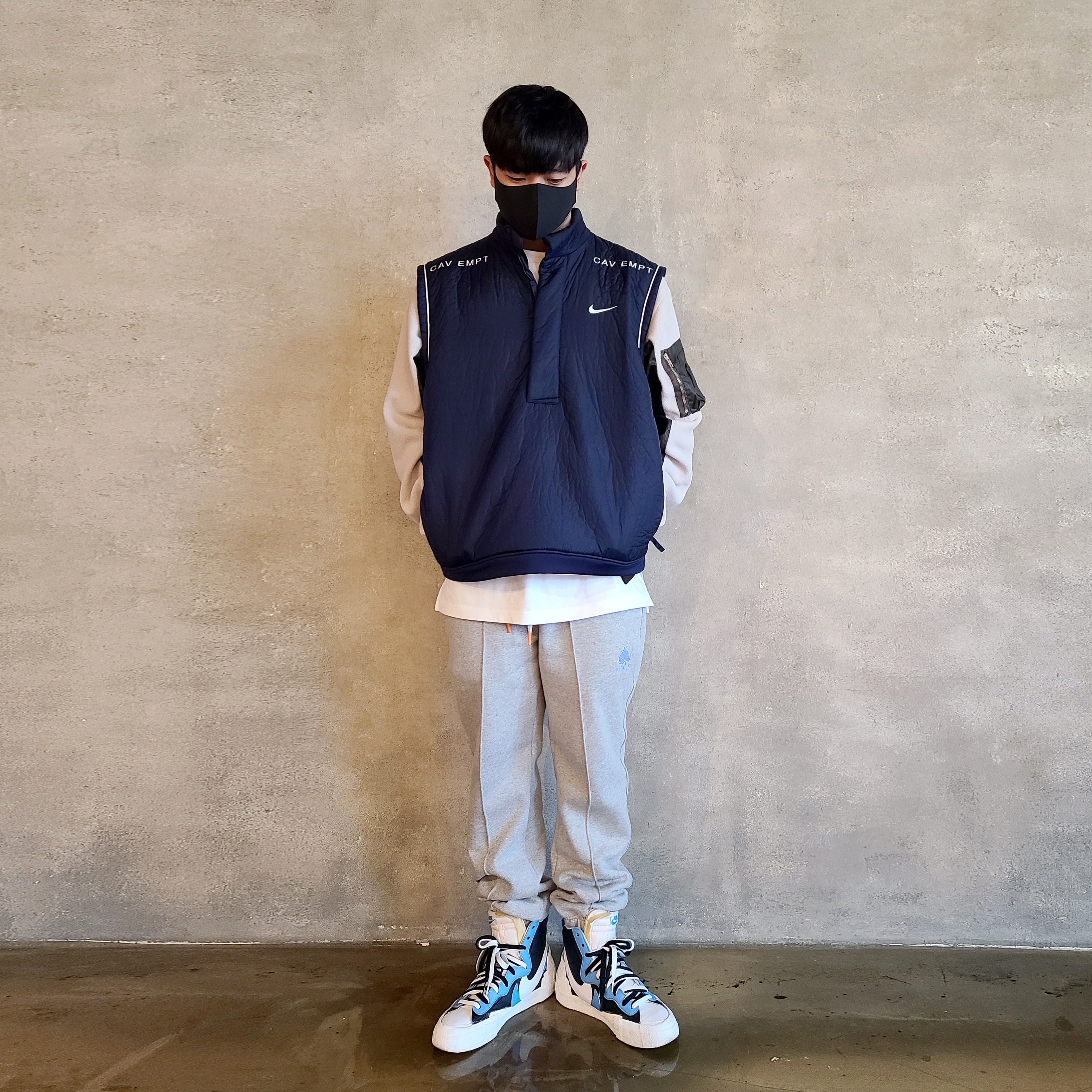 Nike x Sacai Blazer Mid White Black Legend Blue 착용 스타일