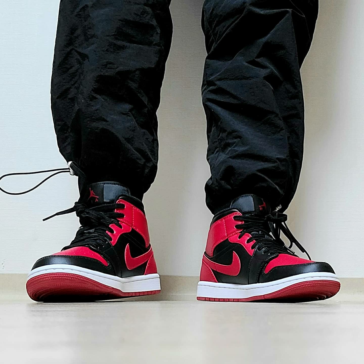 Jordan 1 Mid Bred Banned 2020 착용 스타일 - 2