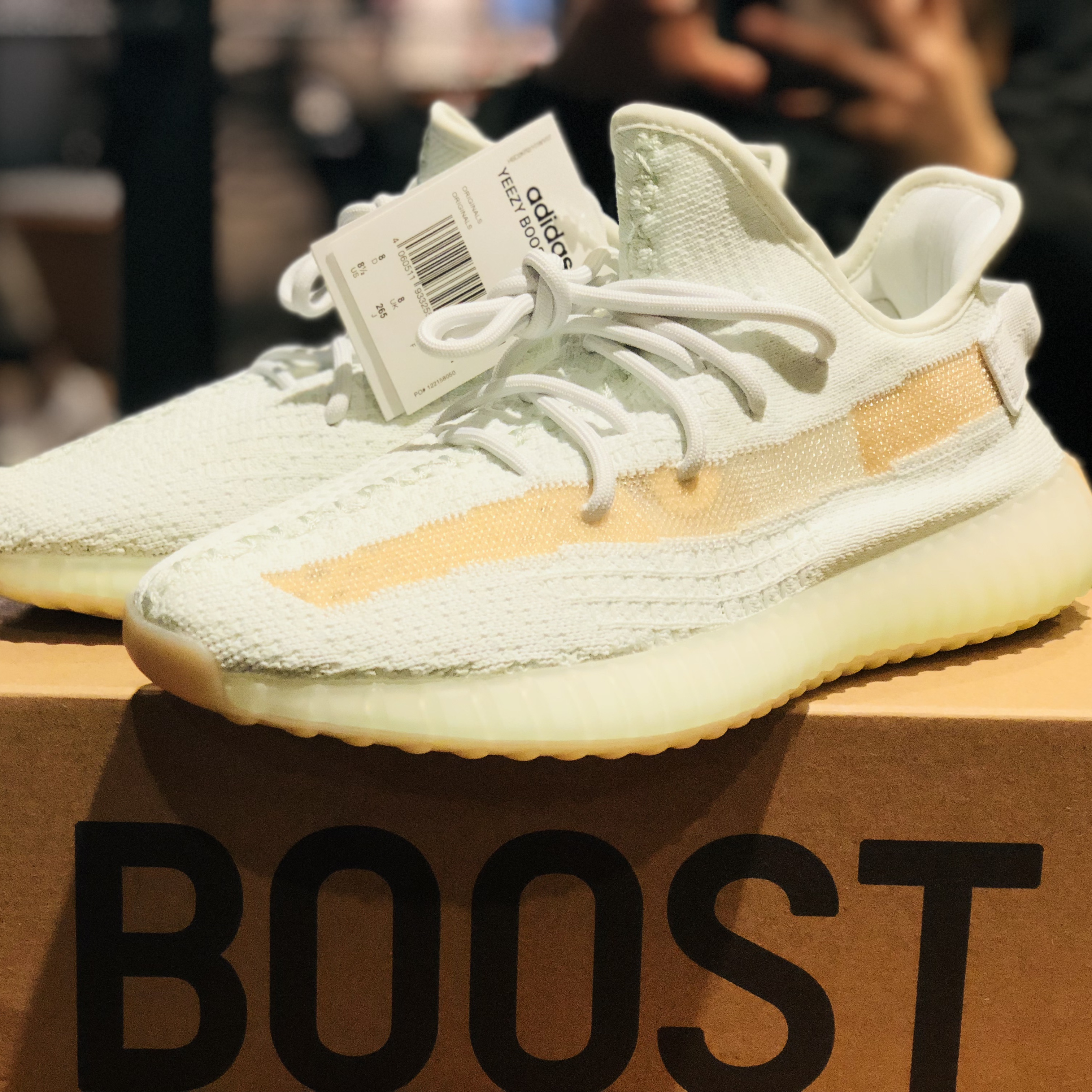 Adidas Yeezy Boost 350 V2 Hyperspace 착용 스타일 - 3