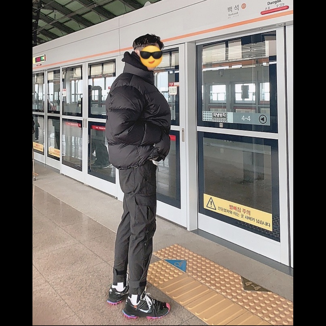(W) Nike x Off-White Zoom Terra Kiger 5 Black 착용 스타일 - 1