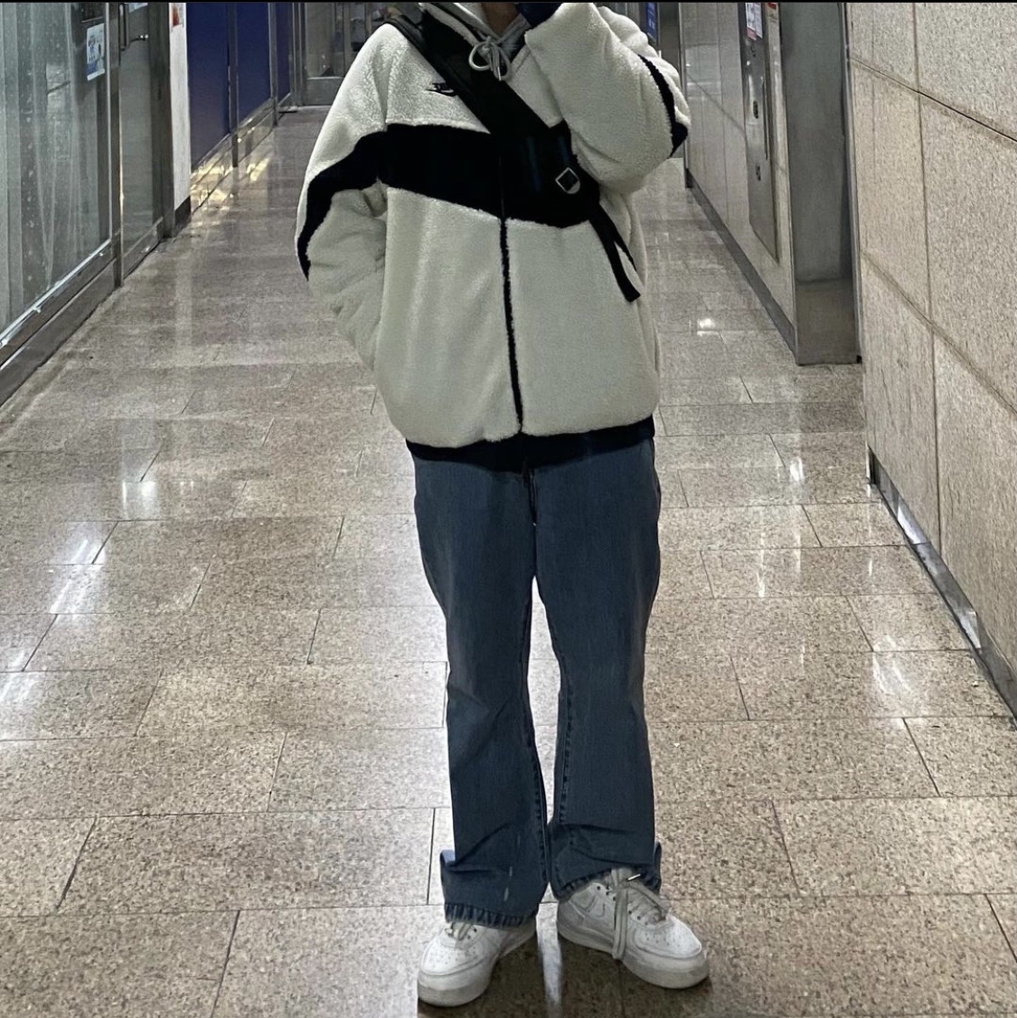 Nike Big Swoosh Full Zip Jacket White Navy, Nike x John Elliott Air Force 1 Low White 착용 스타일