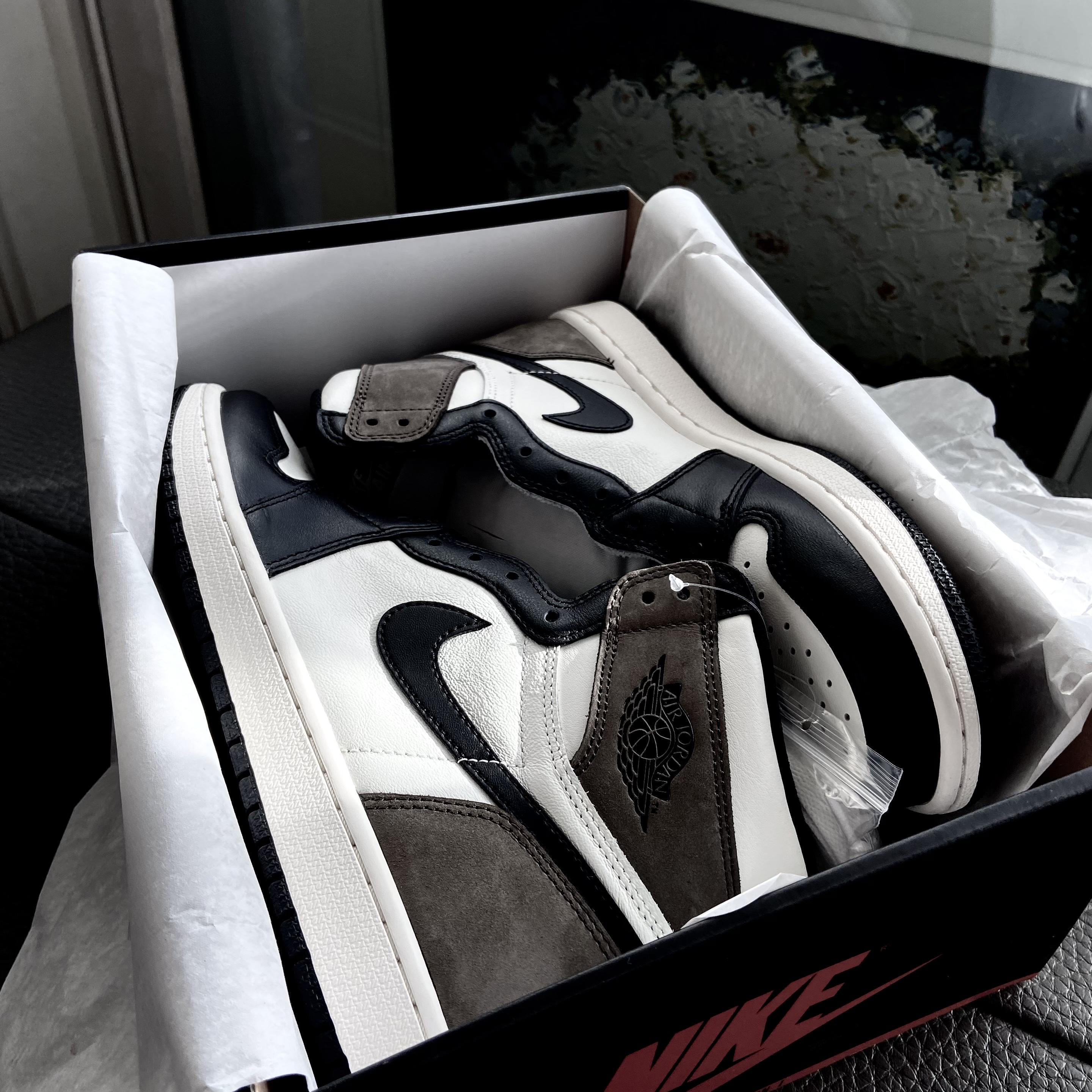 Jordan 1 Retro High OG Black Mocha 착용 스타일