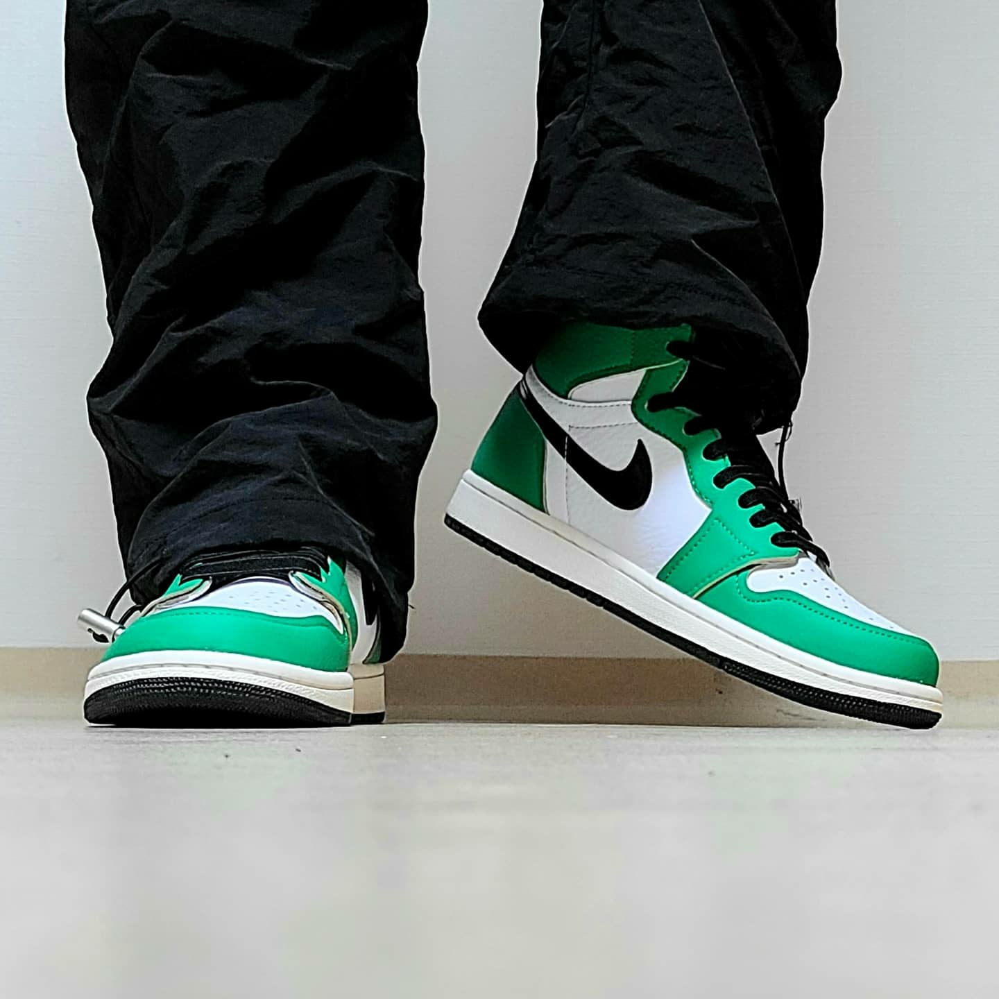 (W) Jordan 1 Retro High OG Lucky Green 착용 스타일 - 3