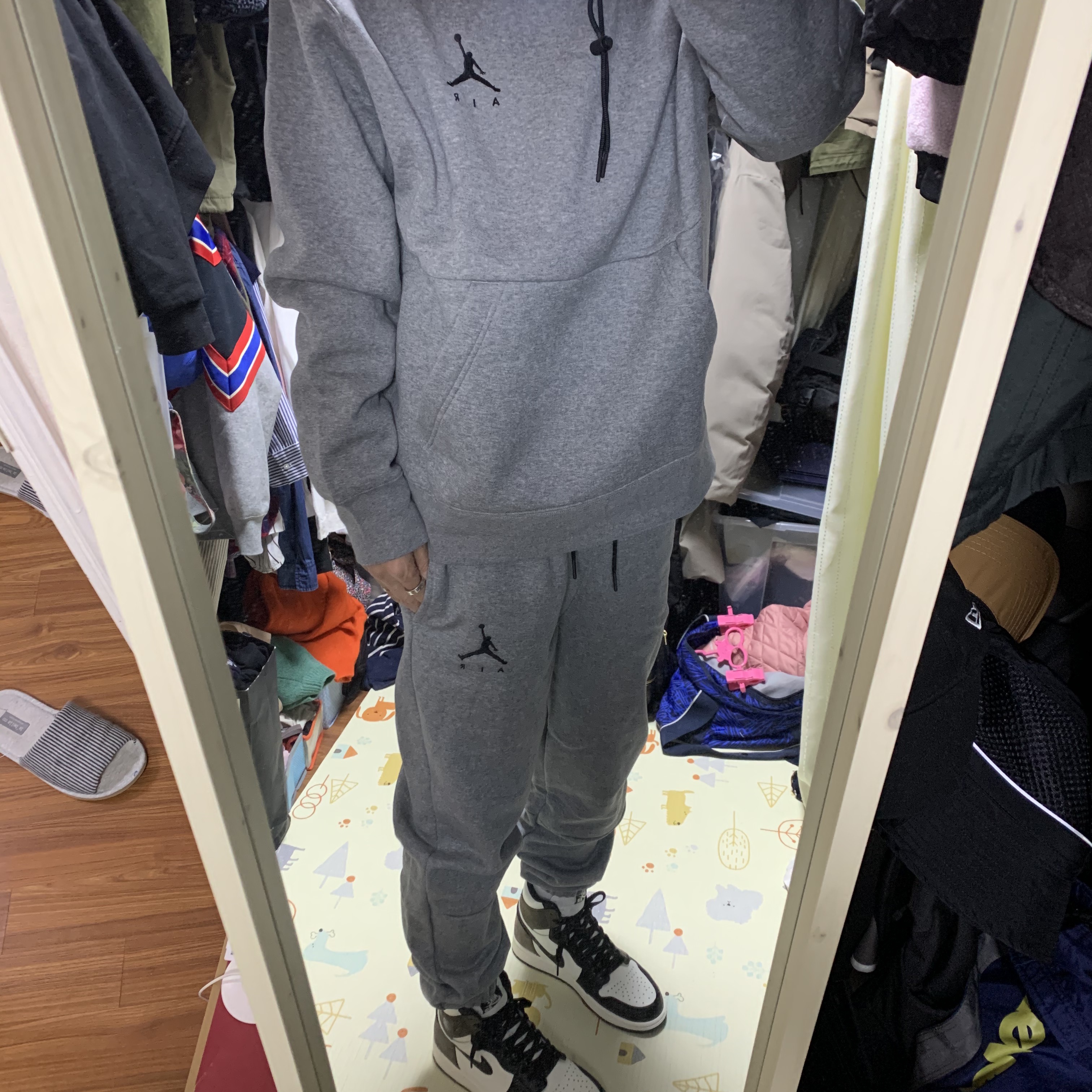 Jordan 1 Retro High OG Black Mocha 착용 스타일