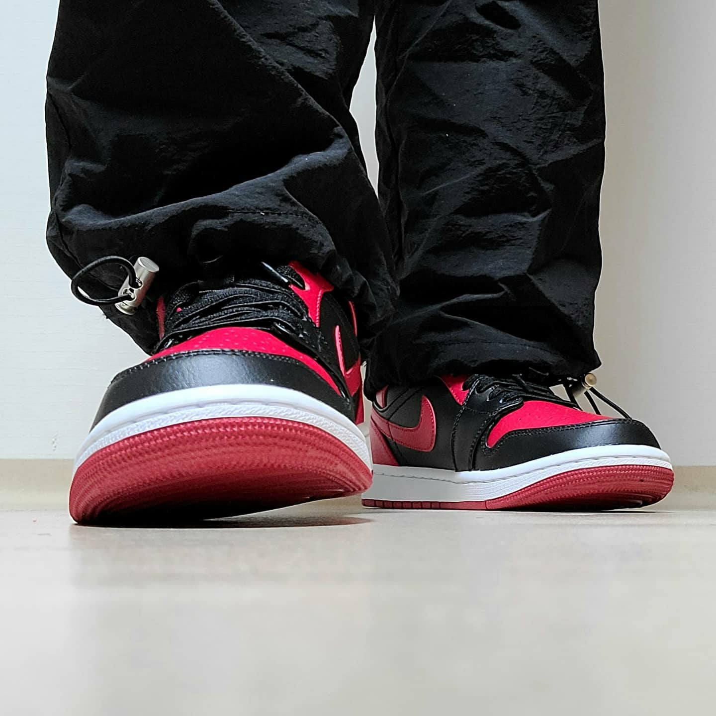 Jordan 1 Mid Bred Banned 2020 착용 스타일 - 5
